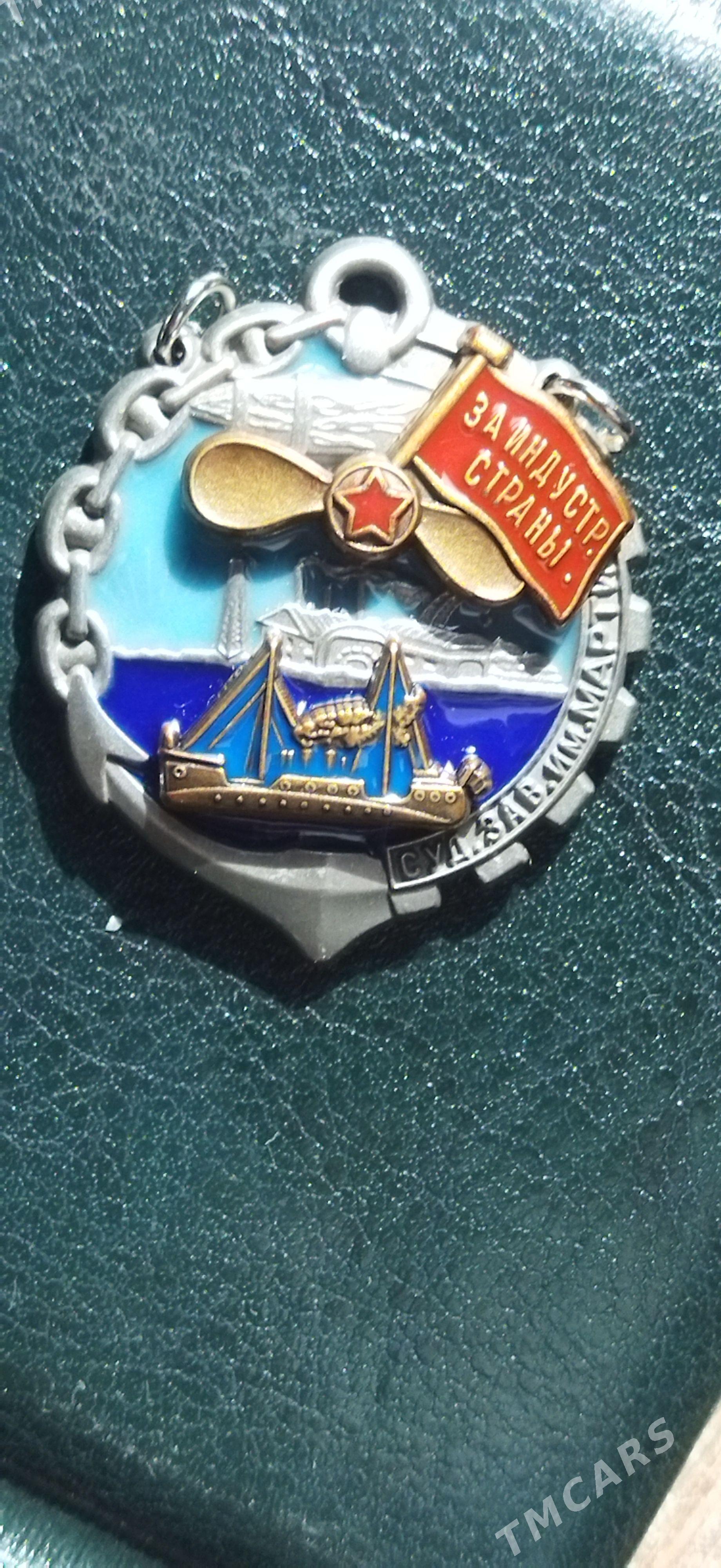 медаль нагрудный знак - Туркменбаши - img 1