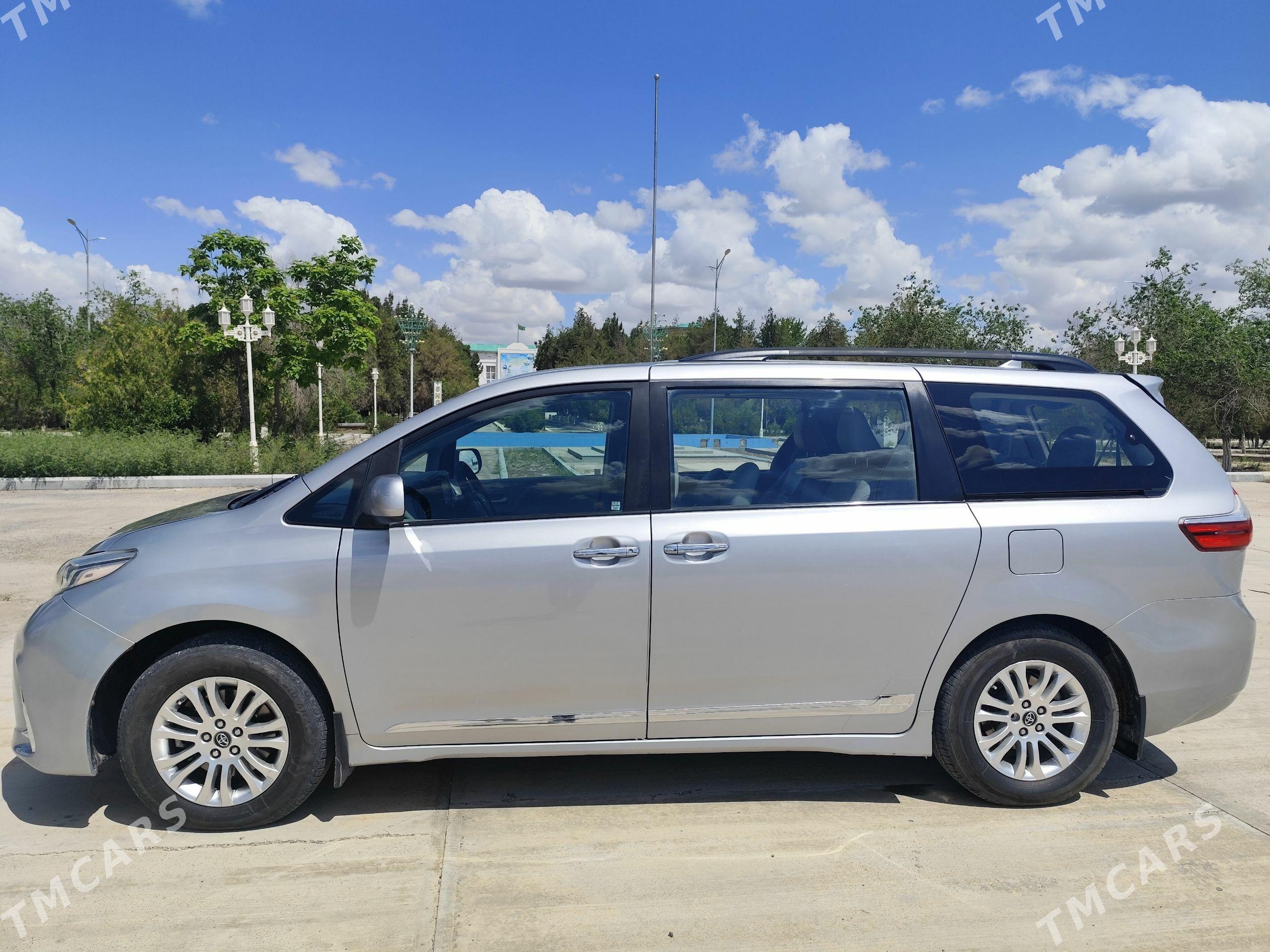 Toyota Sienna 2019 - 440 000 TMT - Сейди - img 1