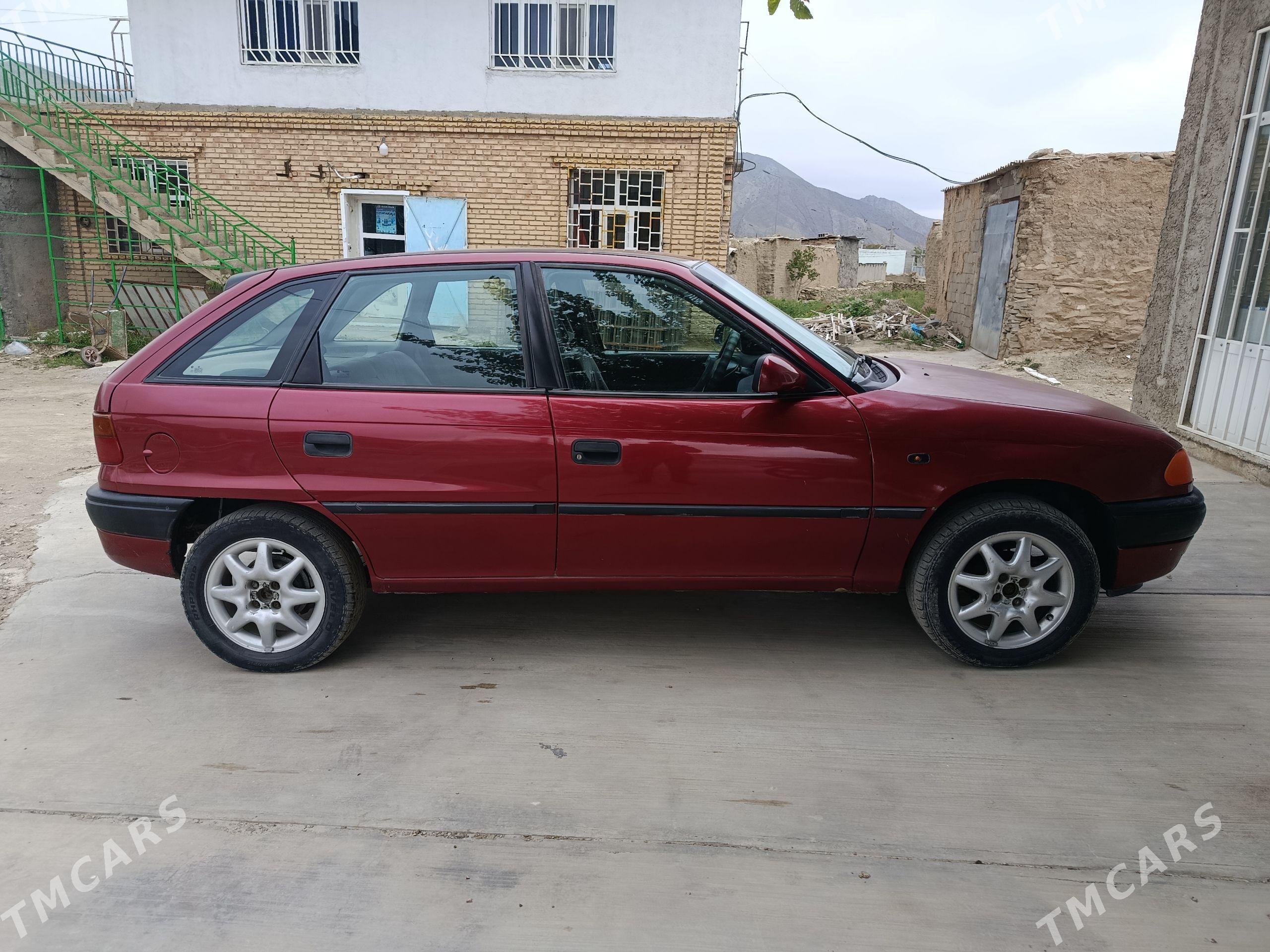 Opel Astra 1994 - 70 000 TMT - Бахарден - img 1