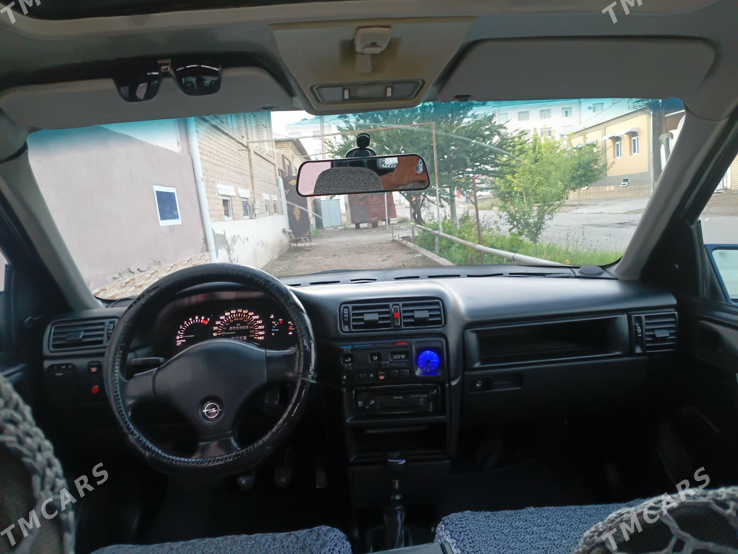 Opel Vectra 1989 - 55 000 TMT - Байрамали - img 1