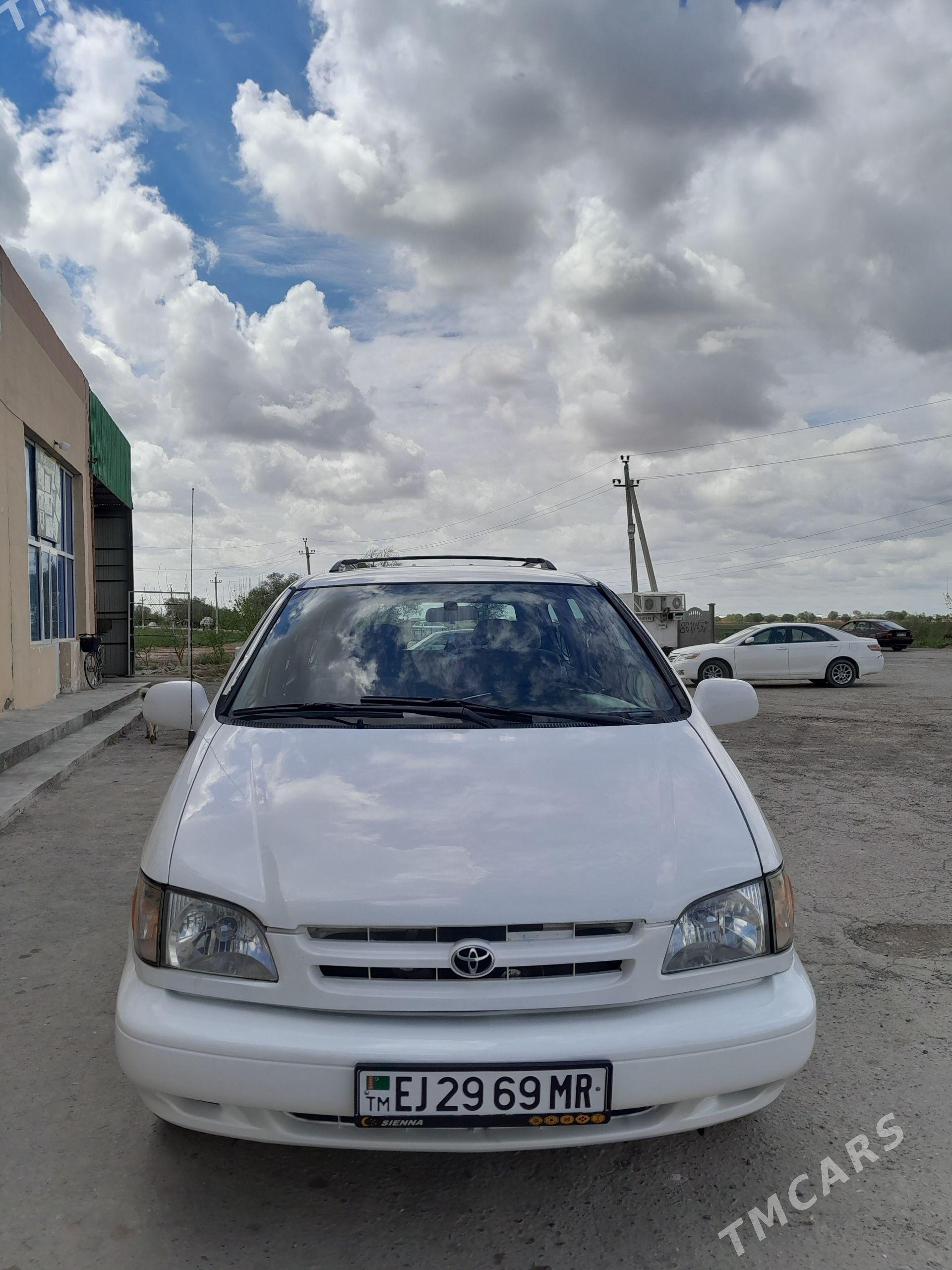 Toyota Sienna 1998 - 170 000 TMT - Векильбазар - img 1