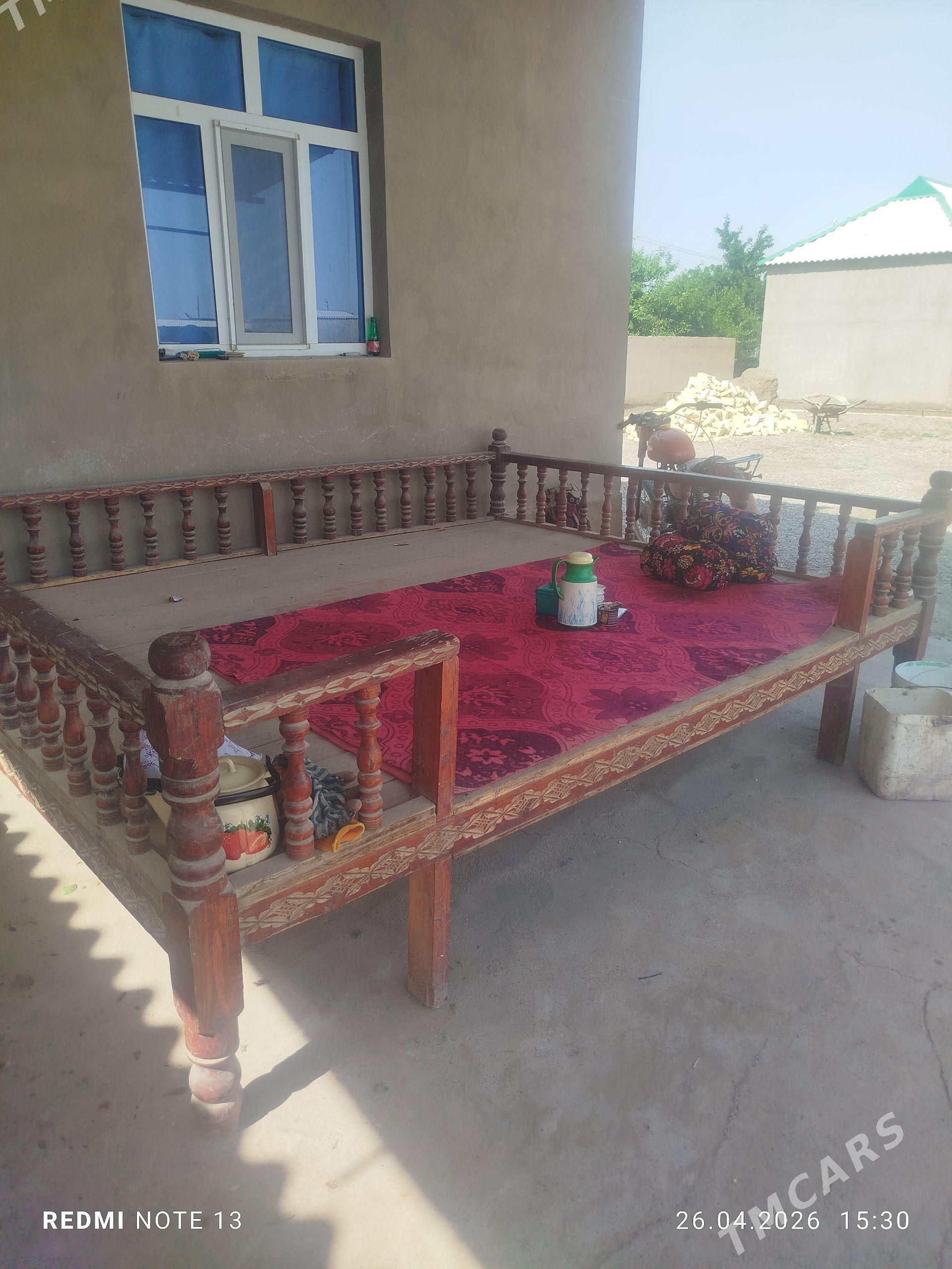 Krowat tapjan - Kaka - img 1