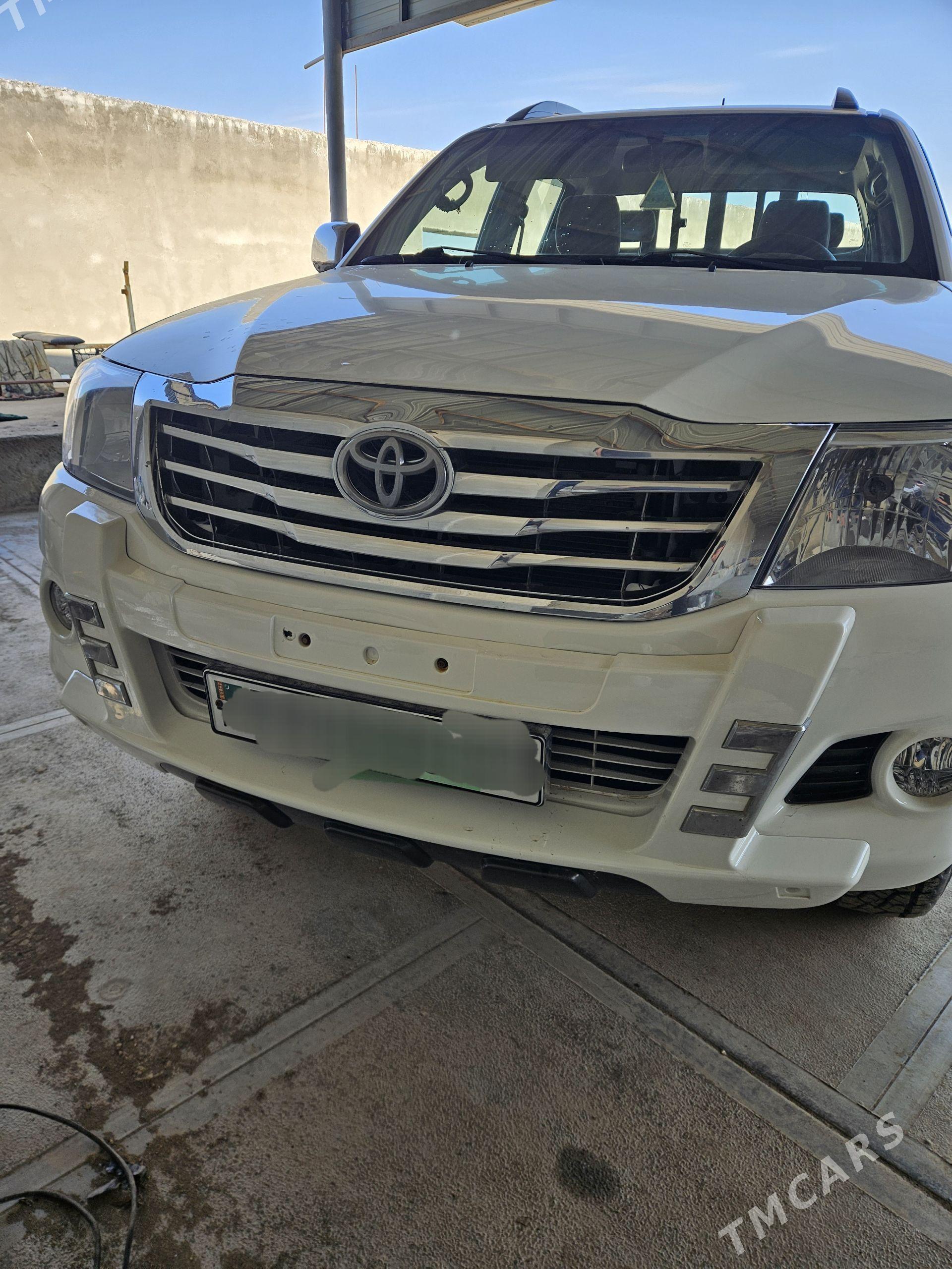 Toyota Hilux 2013 - 350 000 TMT - Магданлы - img 1