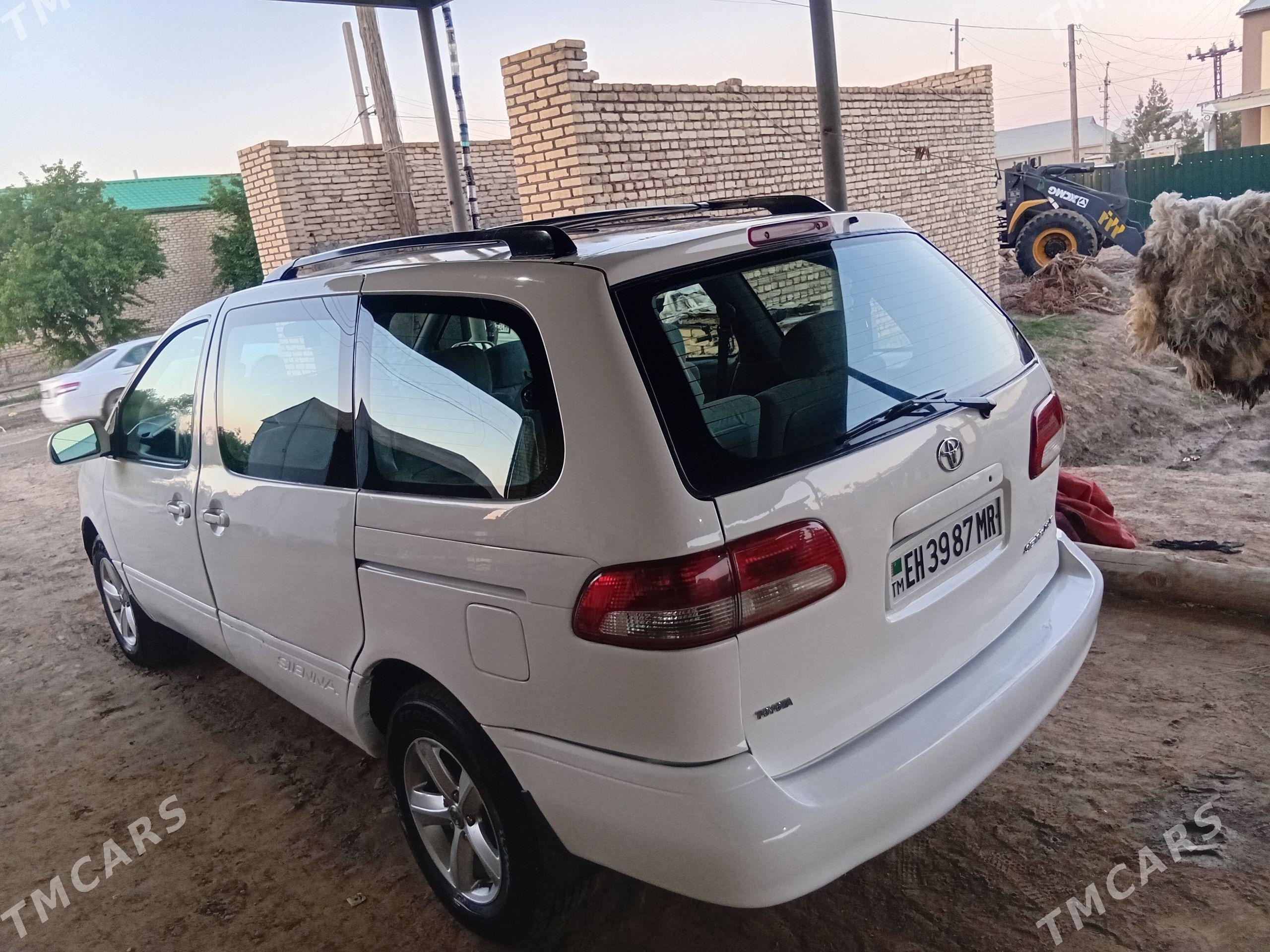 Toyota Sienna 1998 - 165 000 TMT - Мары - img 1