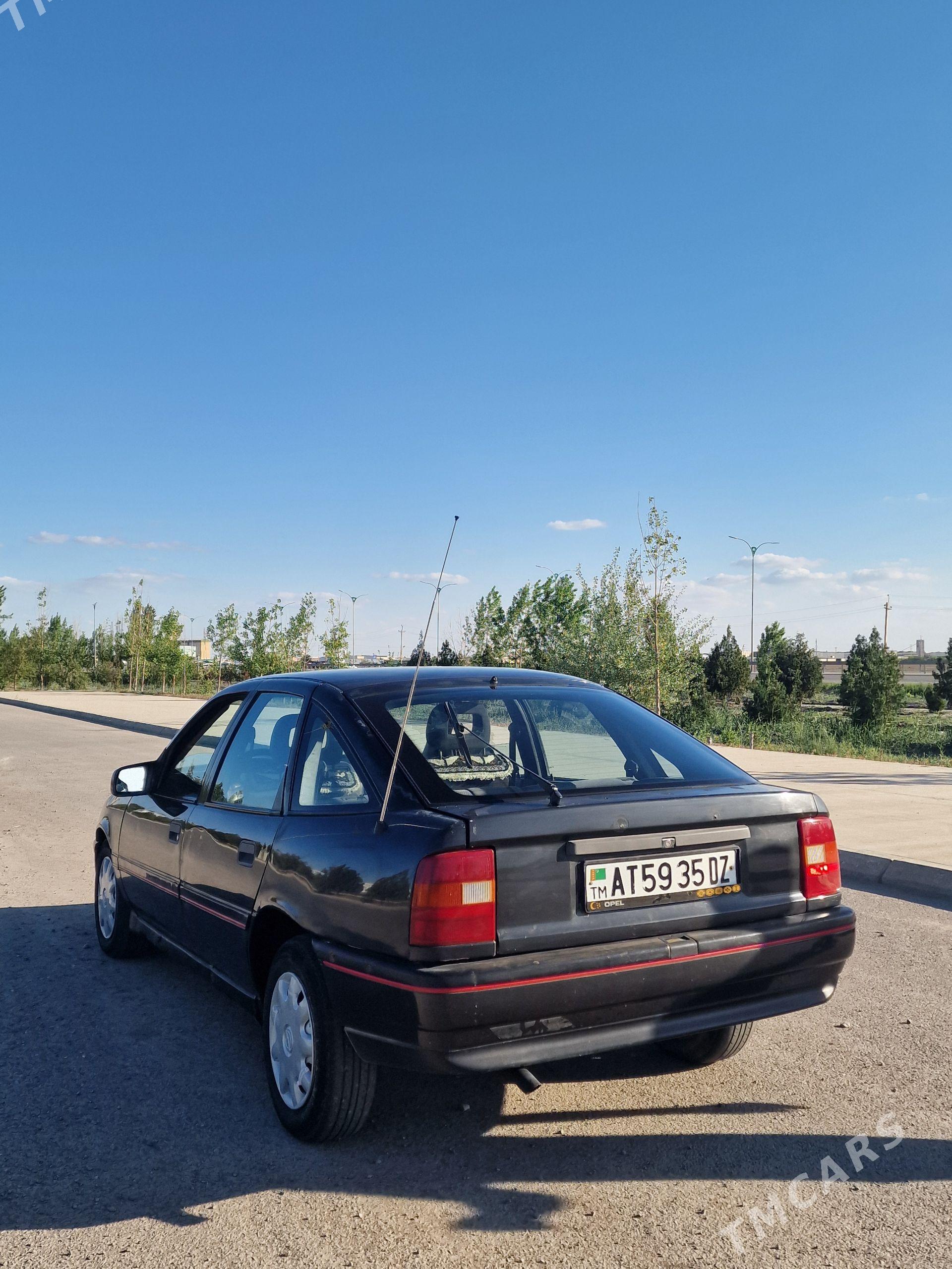 Opel Vectra 1989 - 36 000 TMT - Губадаг - img 1