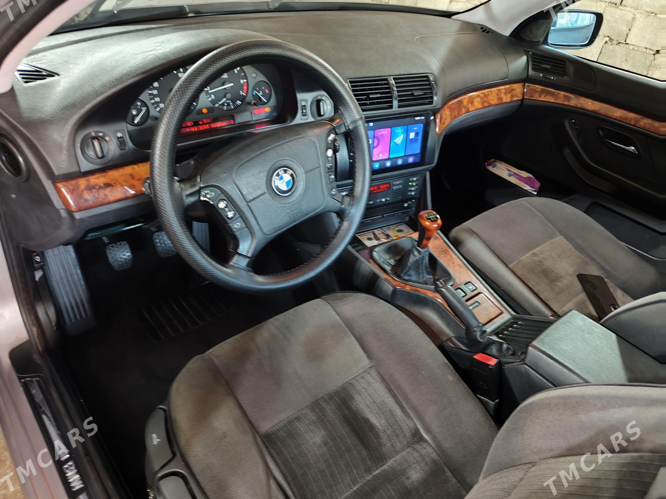 BMW E39 1998 - 125 000 TMT - Балканабат - img 1