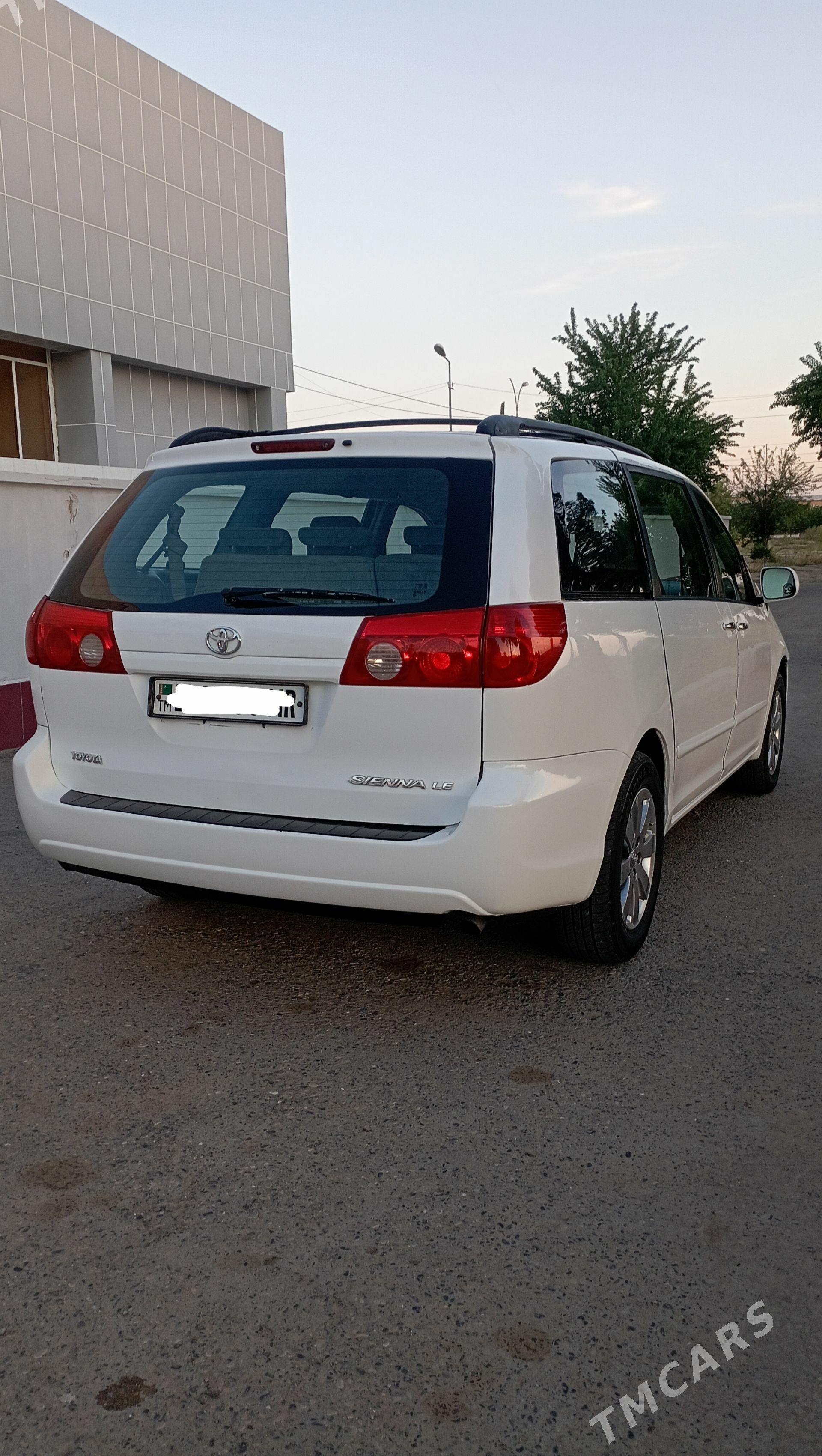 Toyota Sienna 2009 - 255 000 TMT - Шатлык - img 1