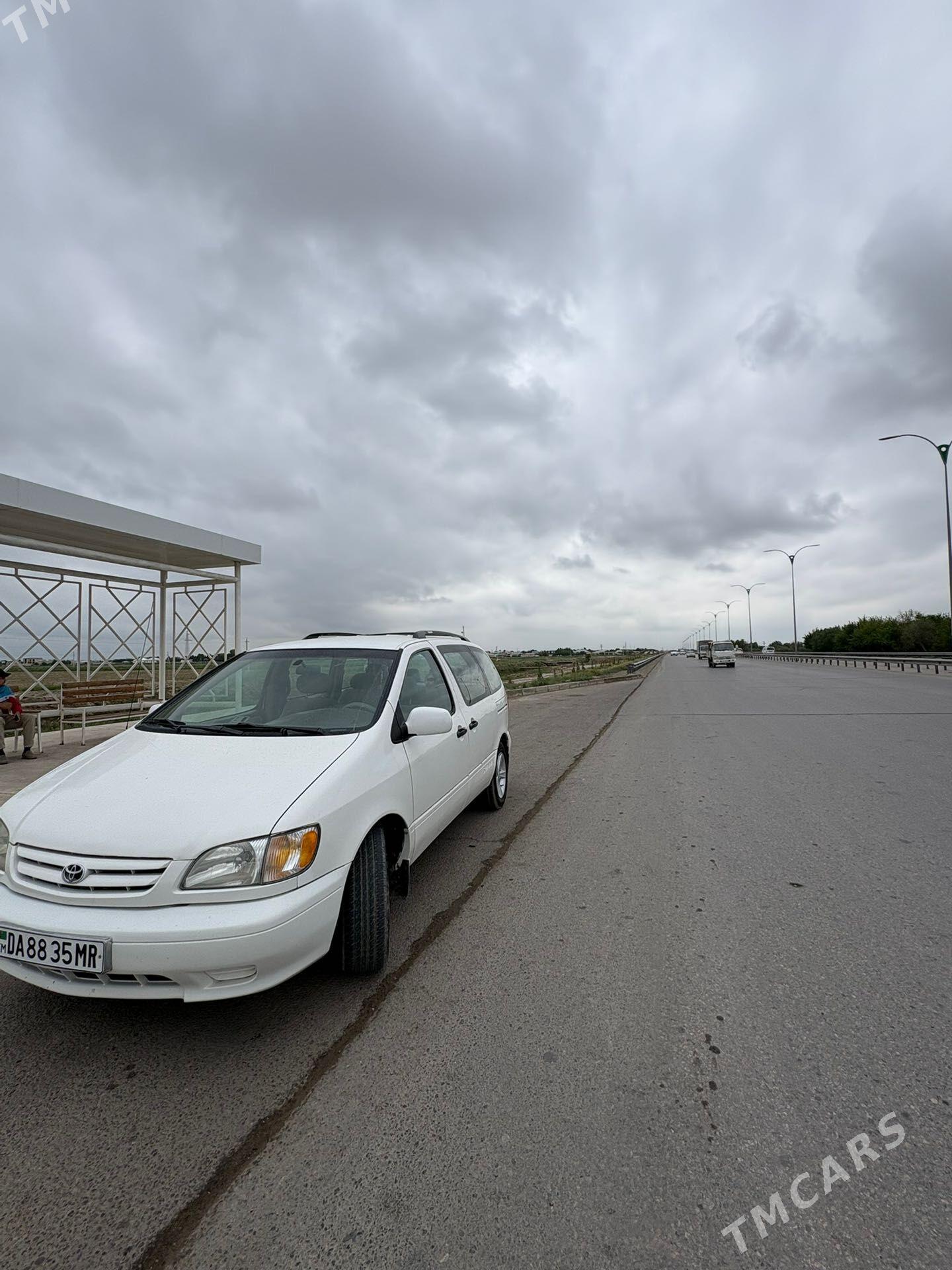 Toyota Sienna 2002 - 175 000 TMT - Мары - img 1