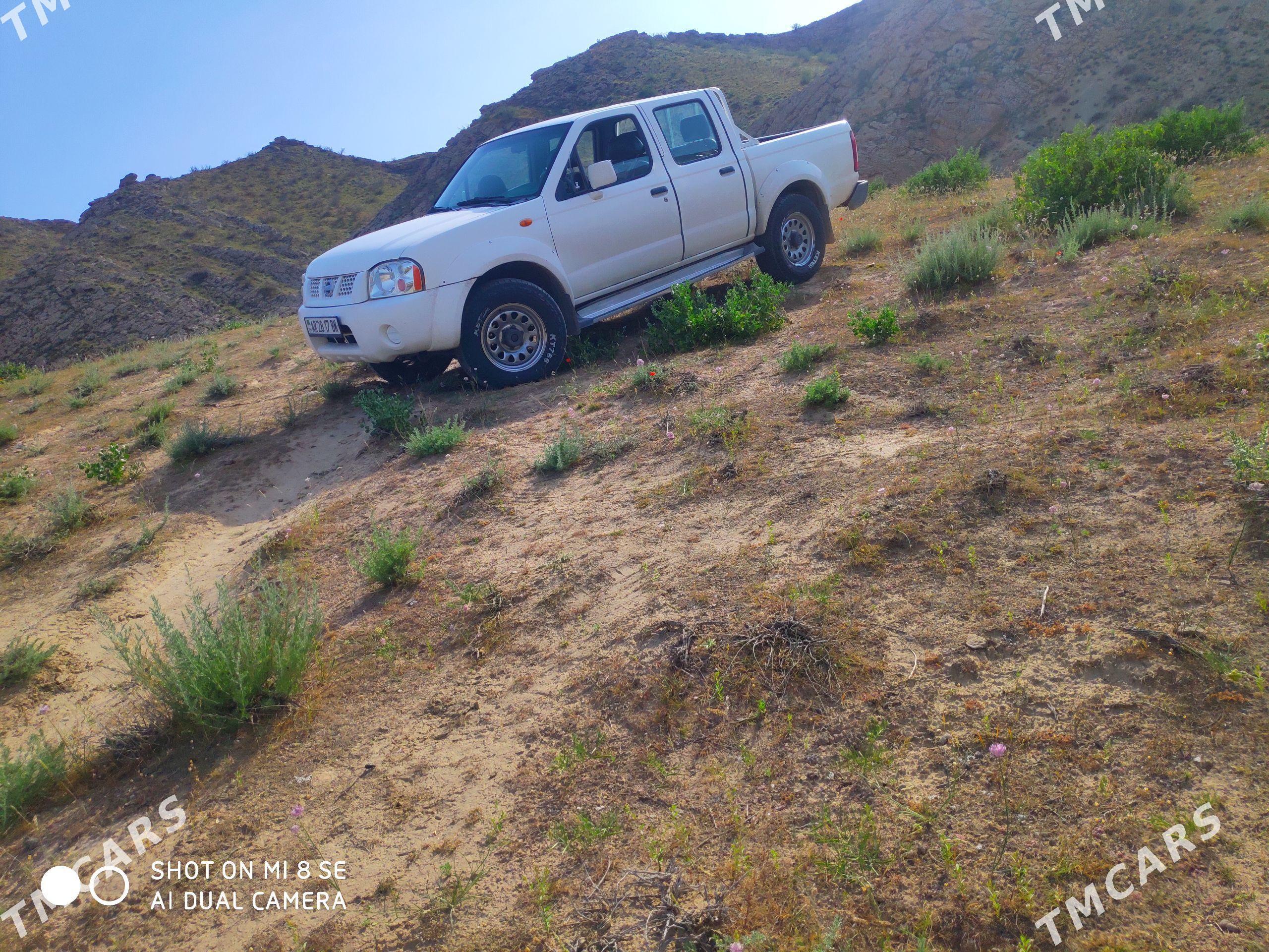 Nissan Navara 2004 - 120 000 TMT - Балканабат - img 1