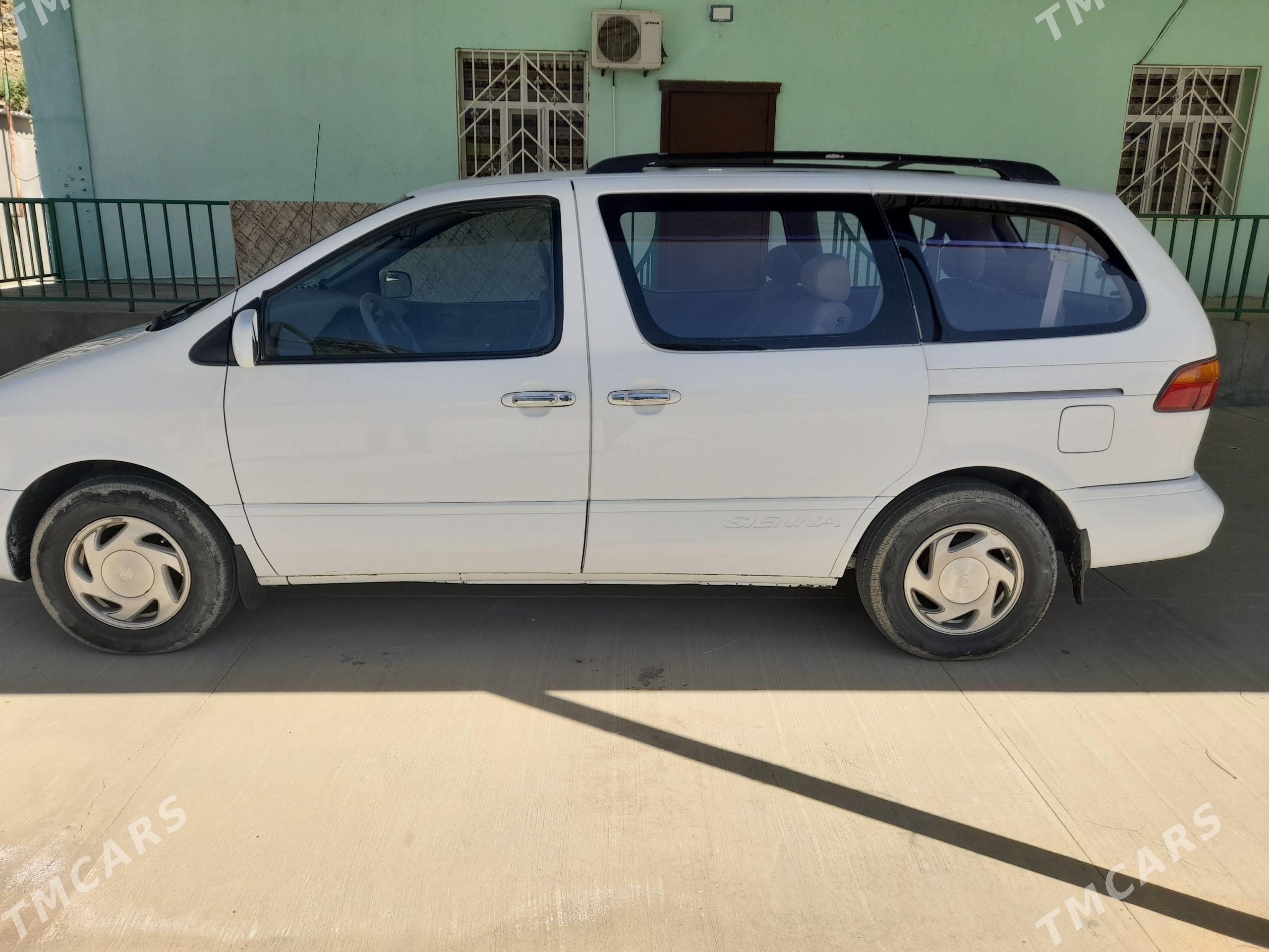 Toyota Sienna 2000 - 230 000 TMT - Махтумкули - img 1