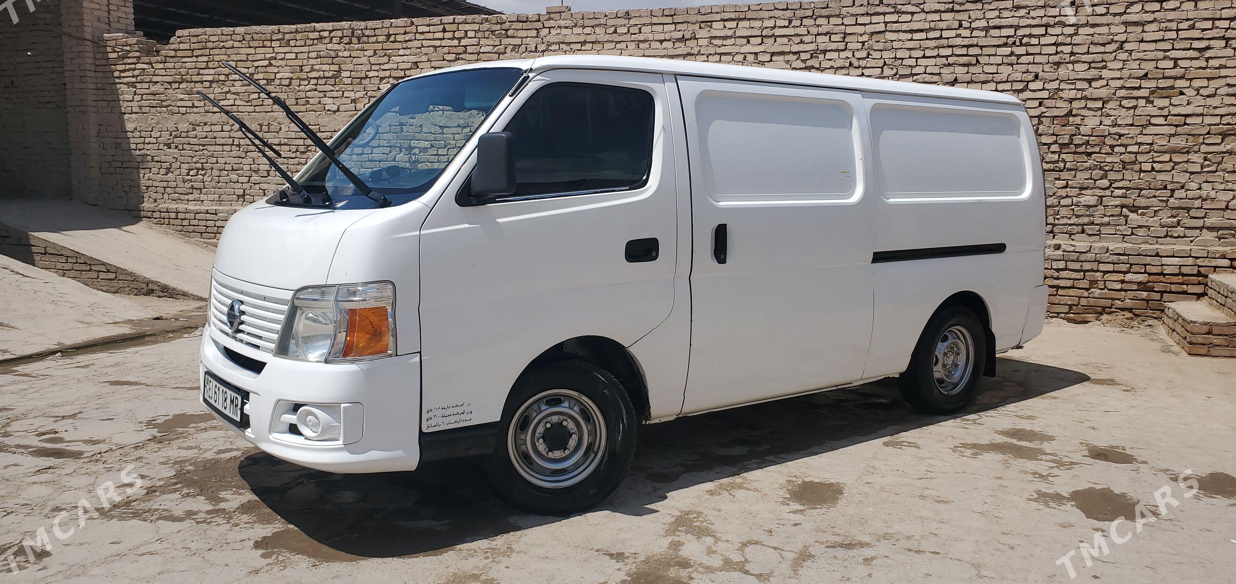Nissan Urvan 2010 - 190 000 TMT - Сакарчага - img 1