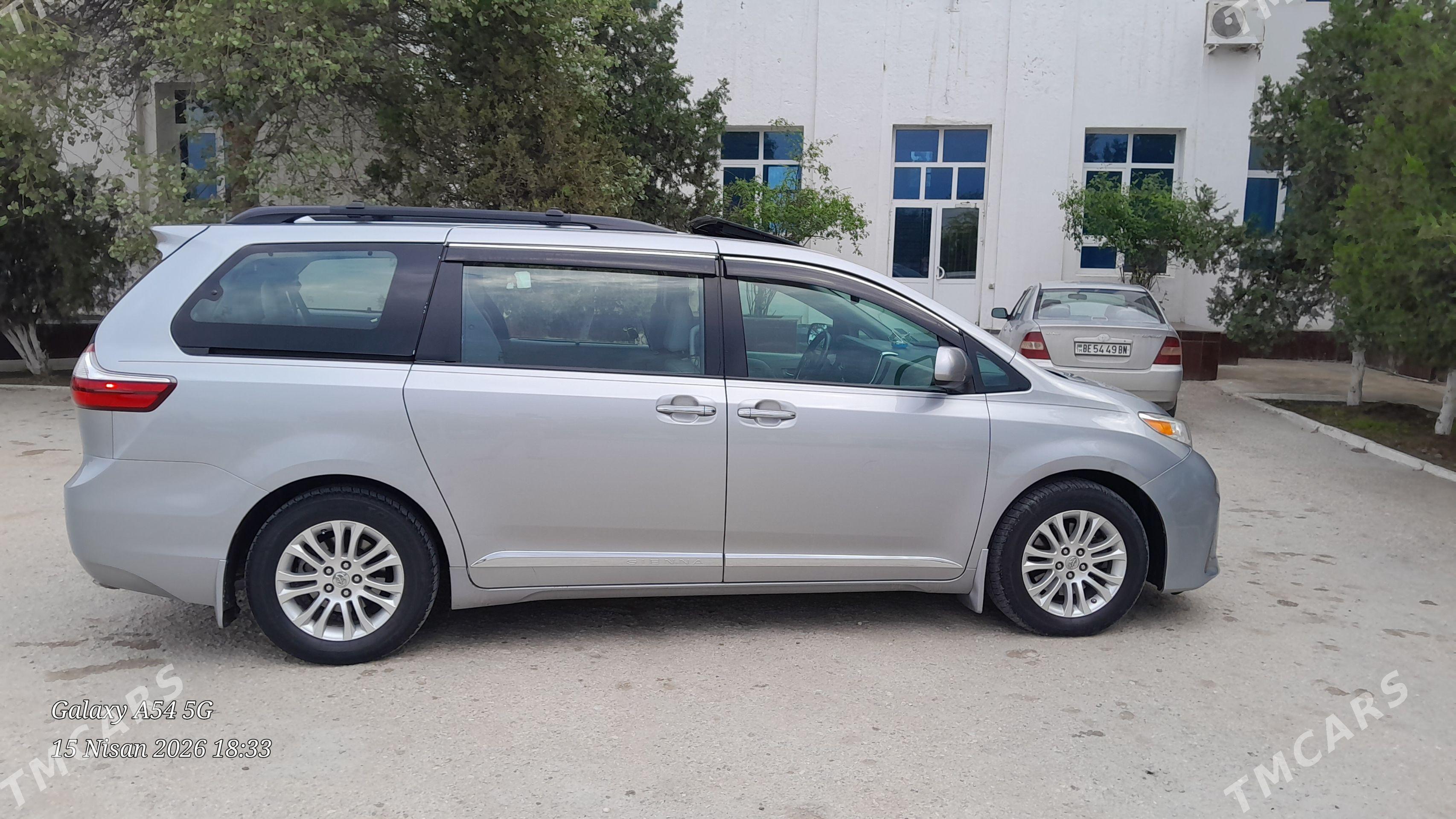 Toyota Sienna 2016 - 440 000 TMT - Esenguly - img 1