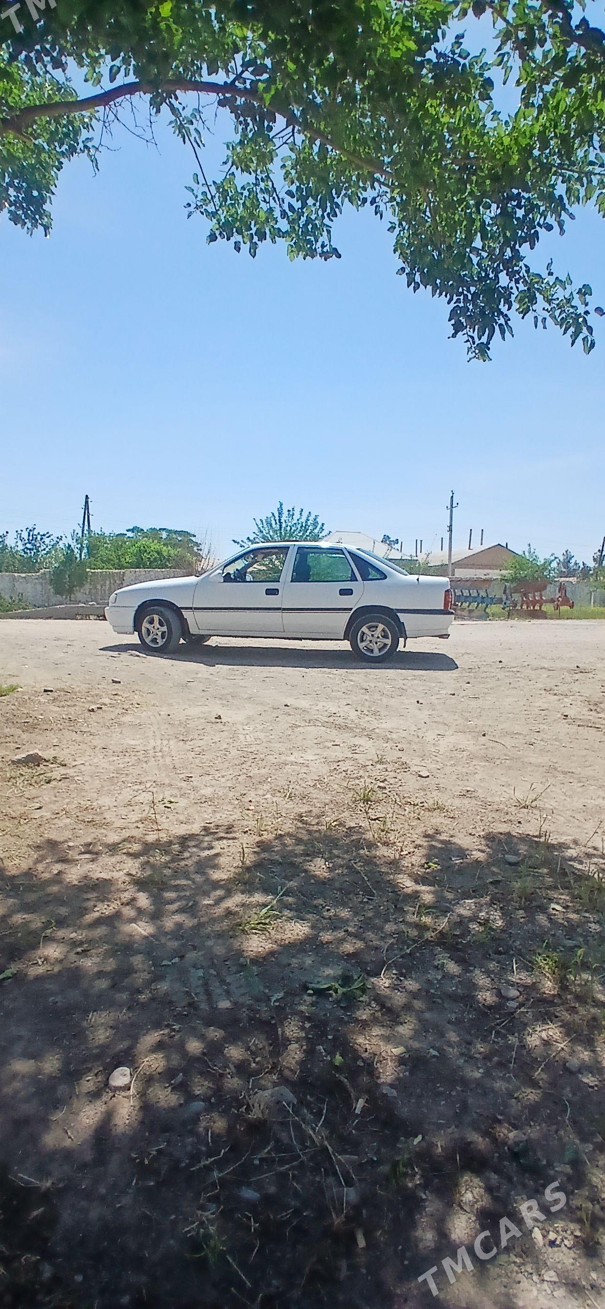 Opel Vectra 1991 - 45 000 TMT - Бахарден - img 1