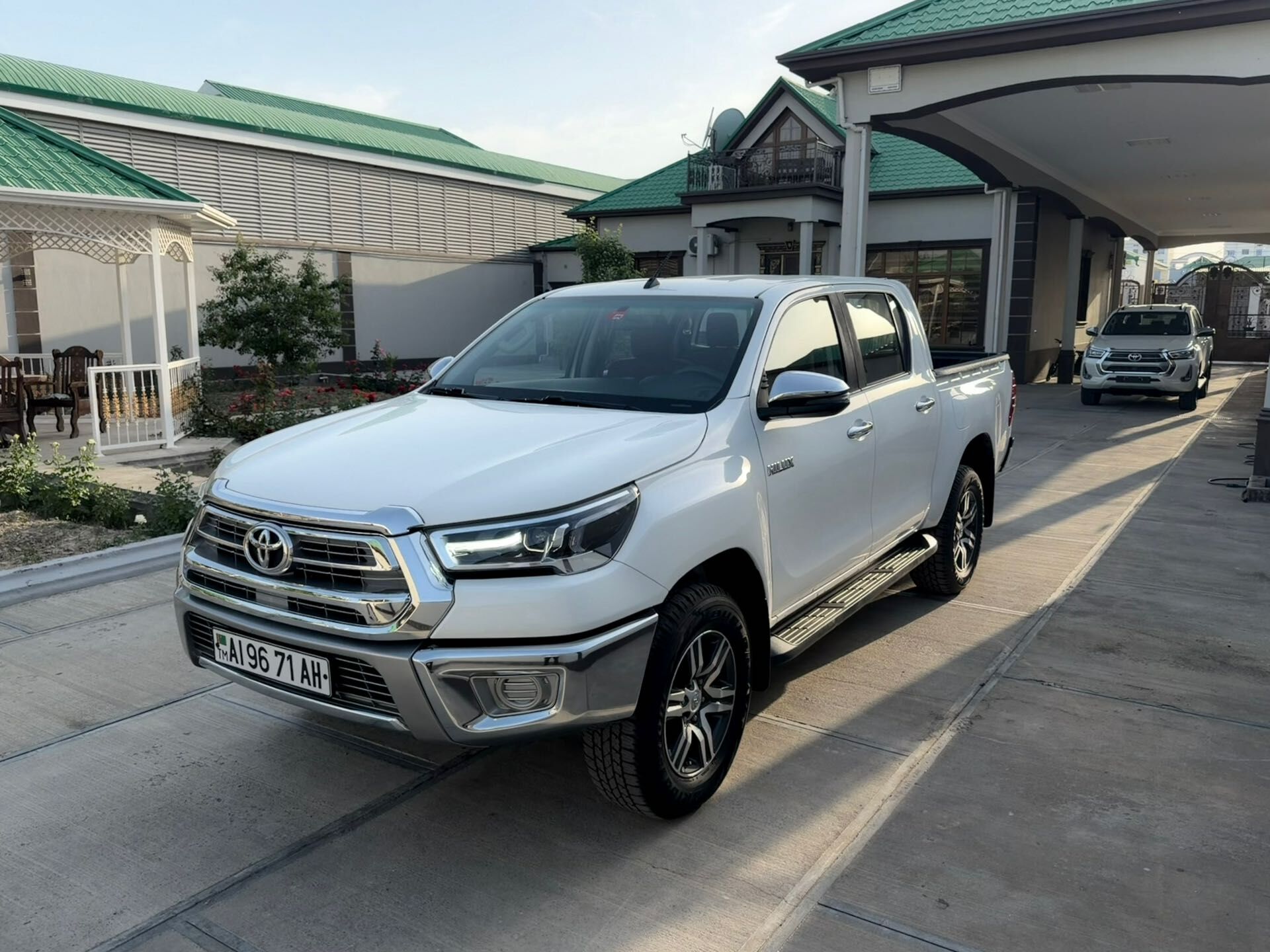 Toyota Hilux 2022 - 540 000 TMT - Ашхабад - img 1