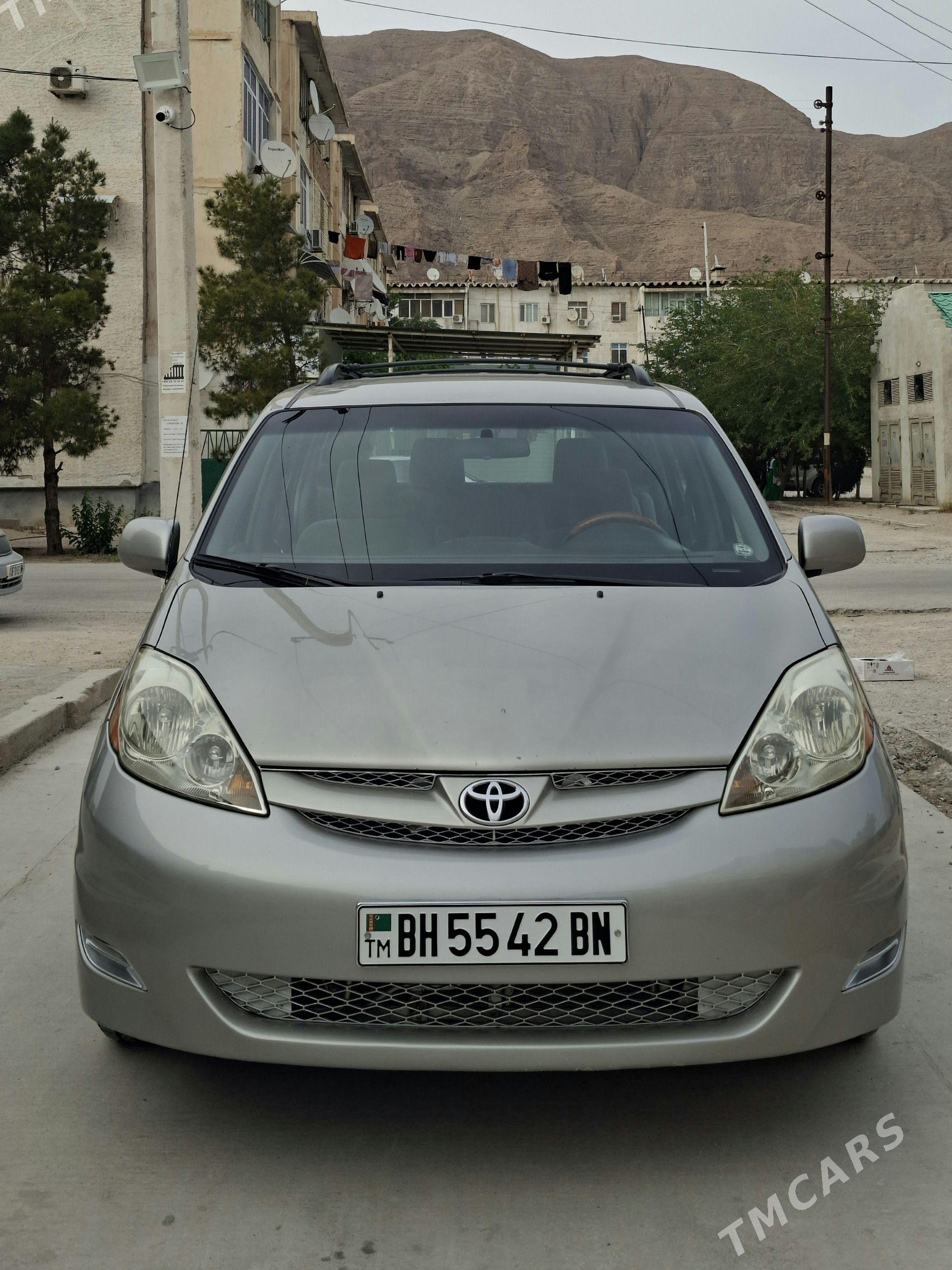 Toyota Sienna 2009 - 297 000 TMT - Balkanabat - img 1