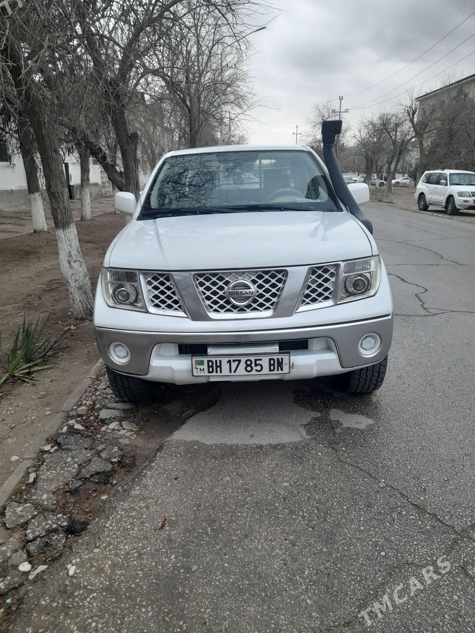 Nissan Navara 2011 - 220 000 TMT - Балканабат - img 1