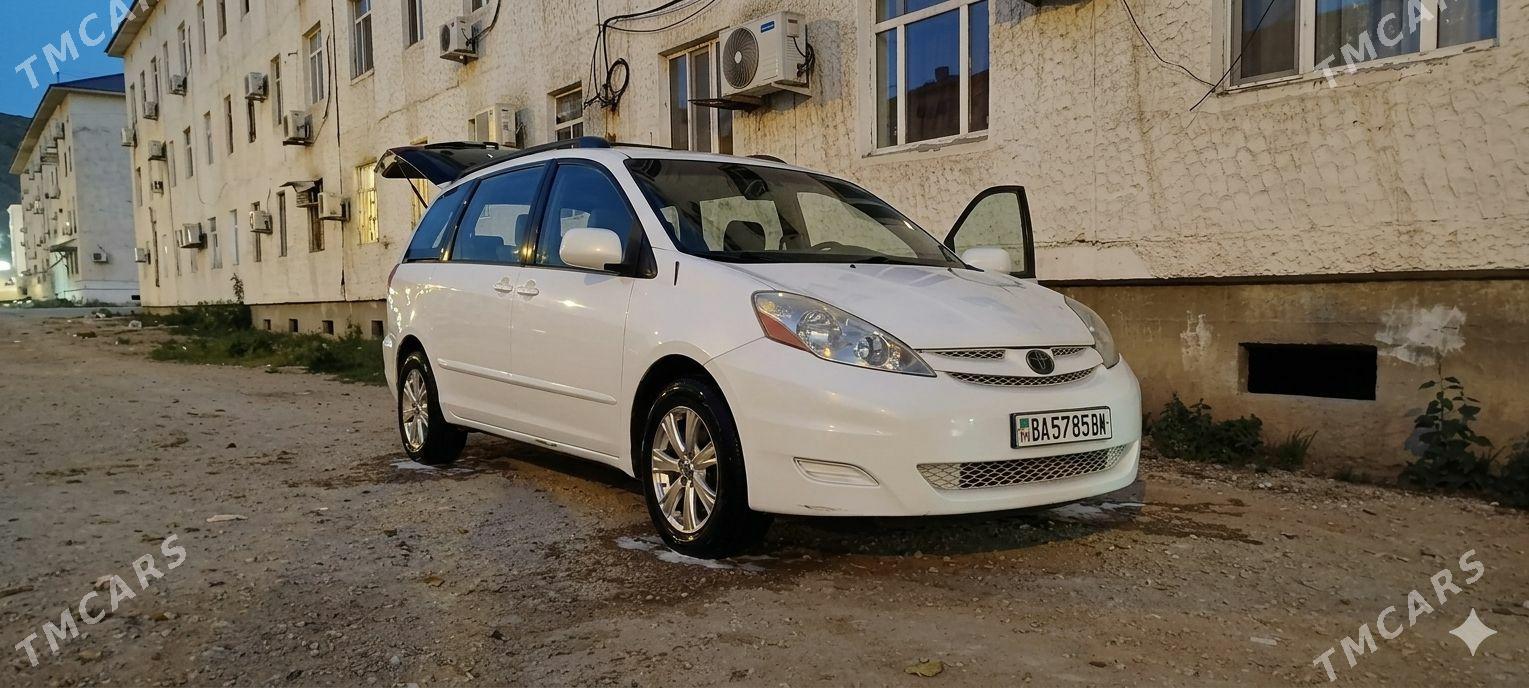 Toyota Sienna 2008 - 260 000 TMT - Балканабат - img 1