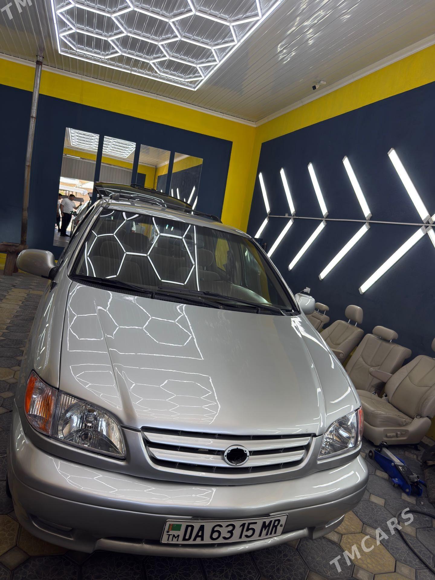 Toyota Sienna 2002 - 200 000 TMT - Мары - img 1