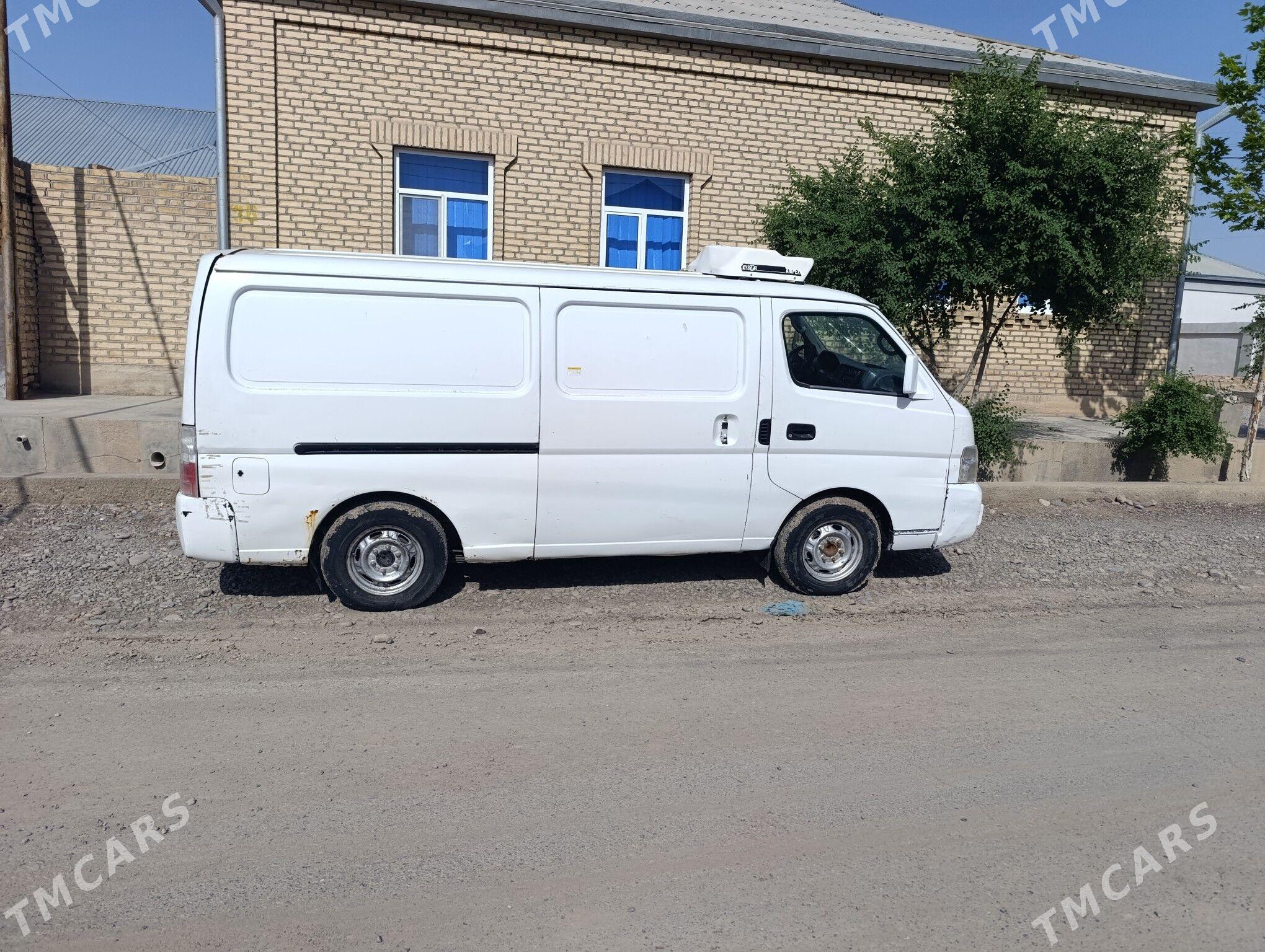 Nissan Urvan 2006 - 150 000 TMT - Мары - img 1