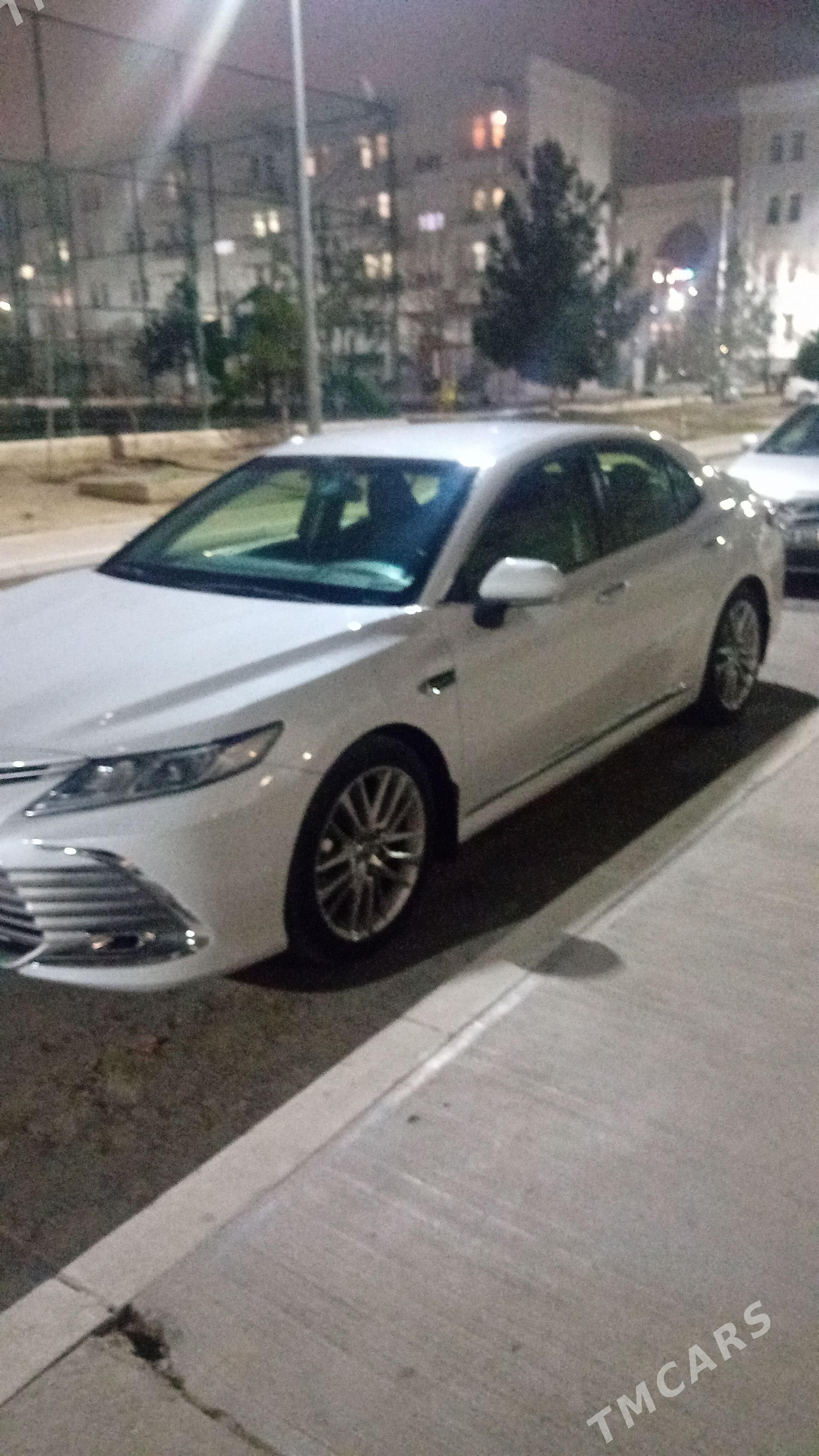 Toyota Camry Hybrid 2021 - 215 000 TMT - Кëши - img 1