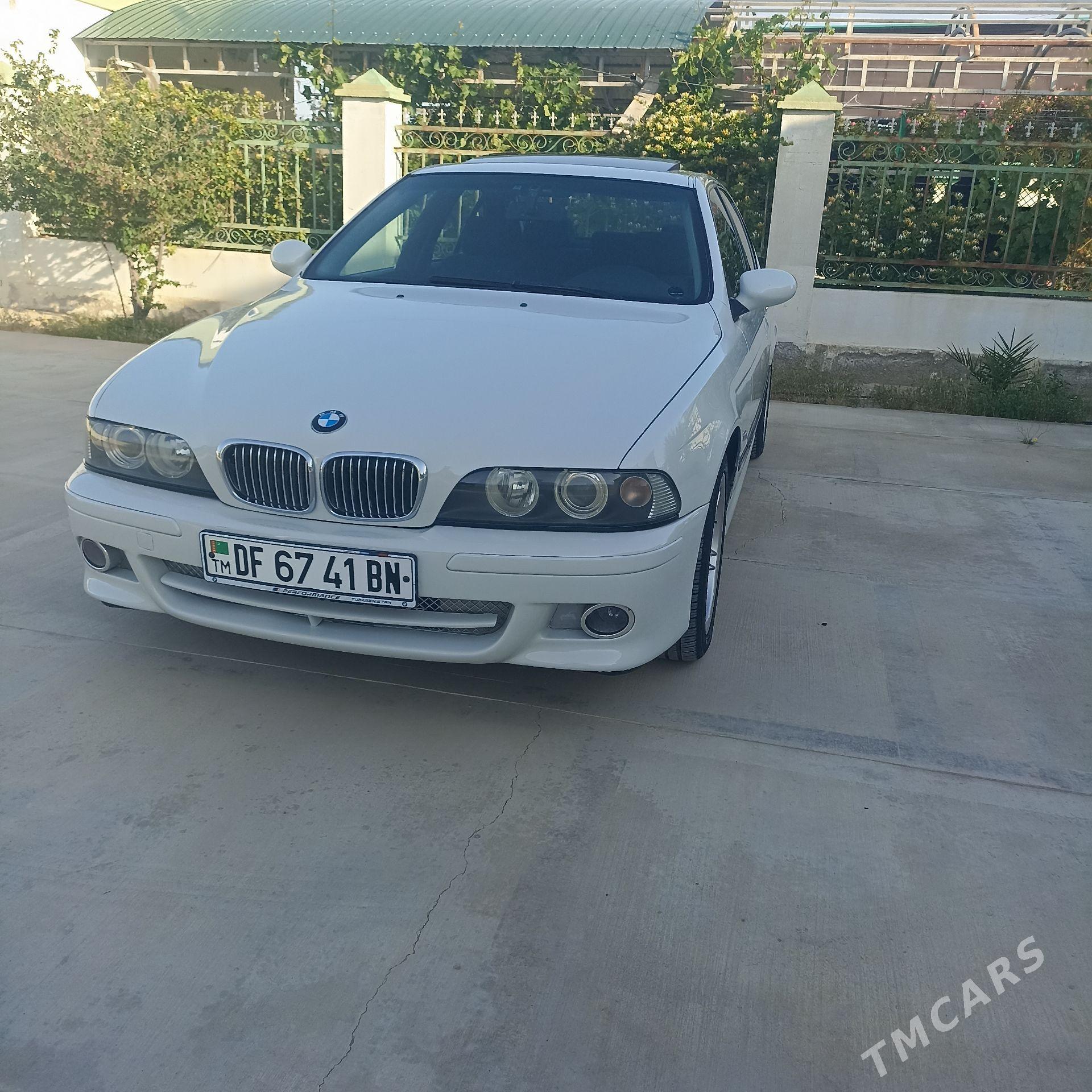 BMW 530 2001 - 155 000 TMT - Балканабат - img 1