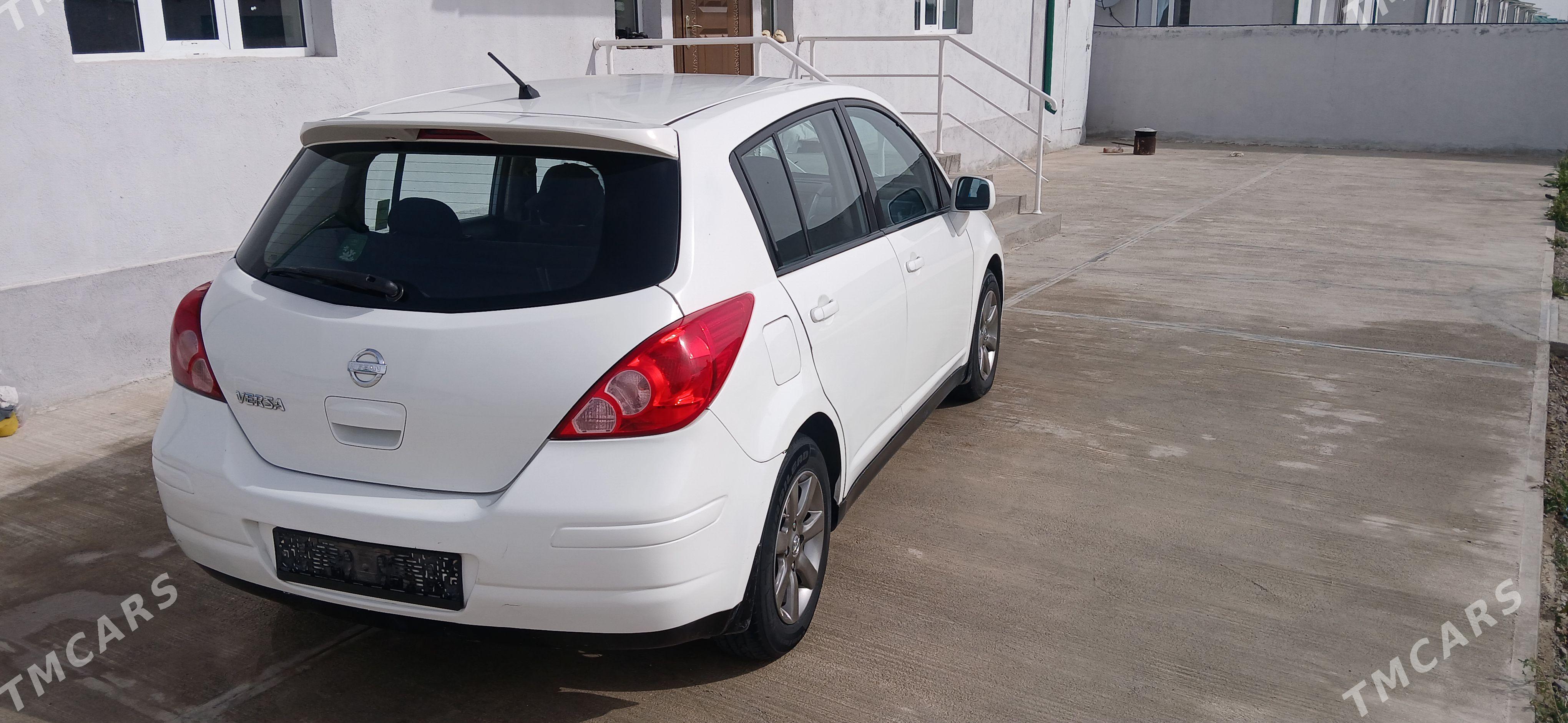 Nissan Versa 2010 - 140 000 TMT - Гёкдепе - img 1