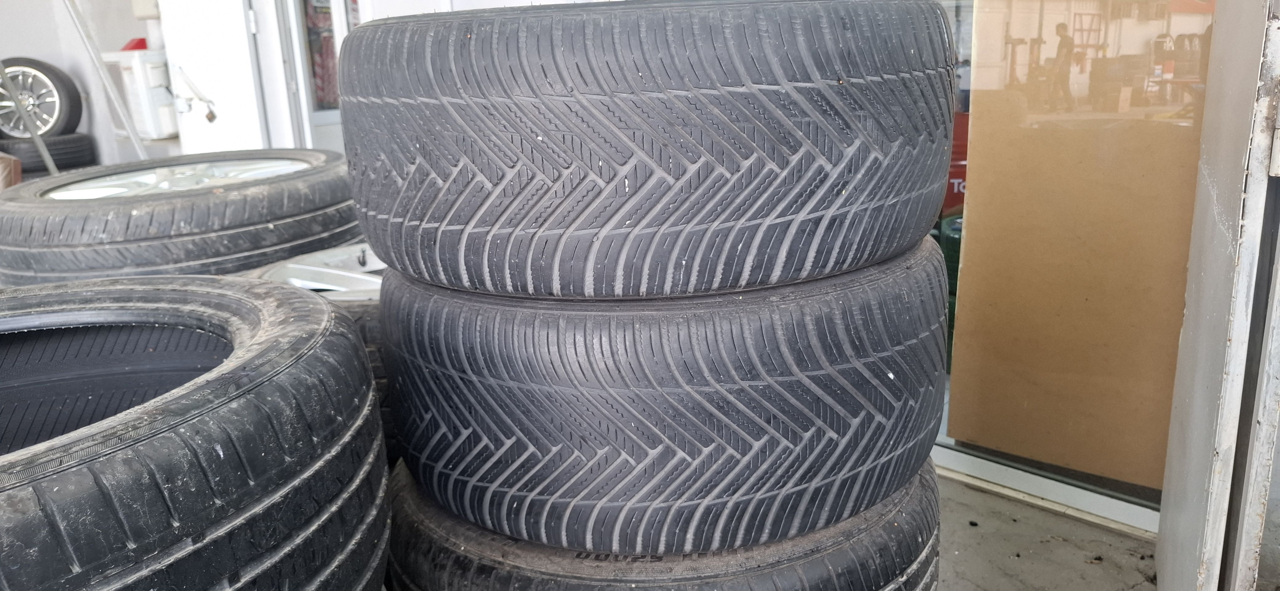 245-40-18 hankook 100 TMT - Bedew - img 1