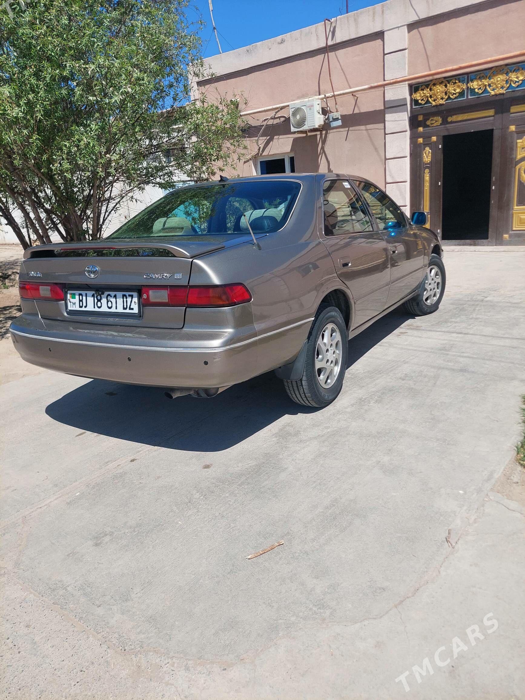 Toyota Camry 1999 - 165 000 TMT - Акдепе - img 1