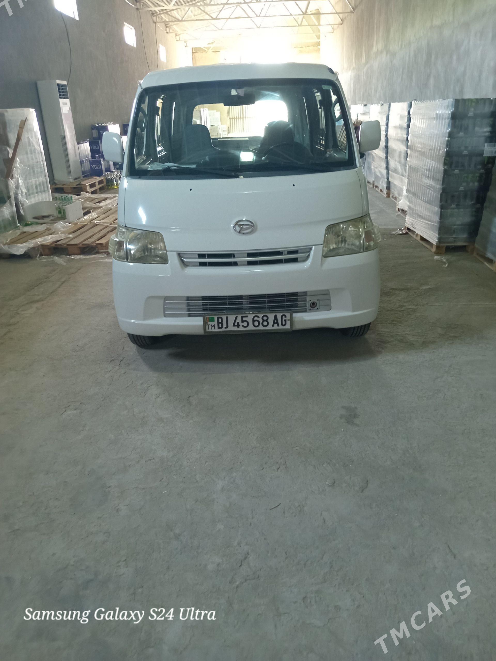 Toyota Hiace 2011 - 160 000 TMT - Ашхабад - img 1