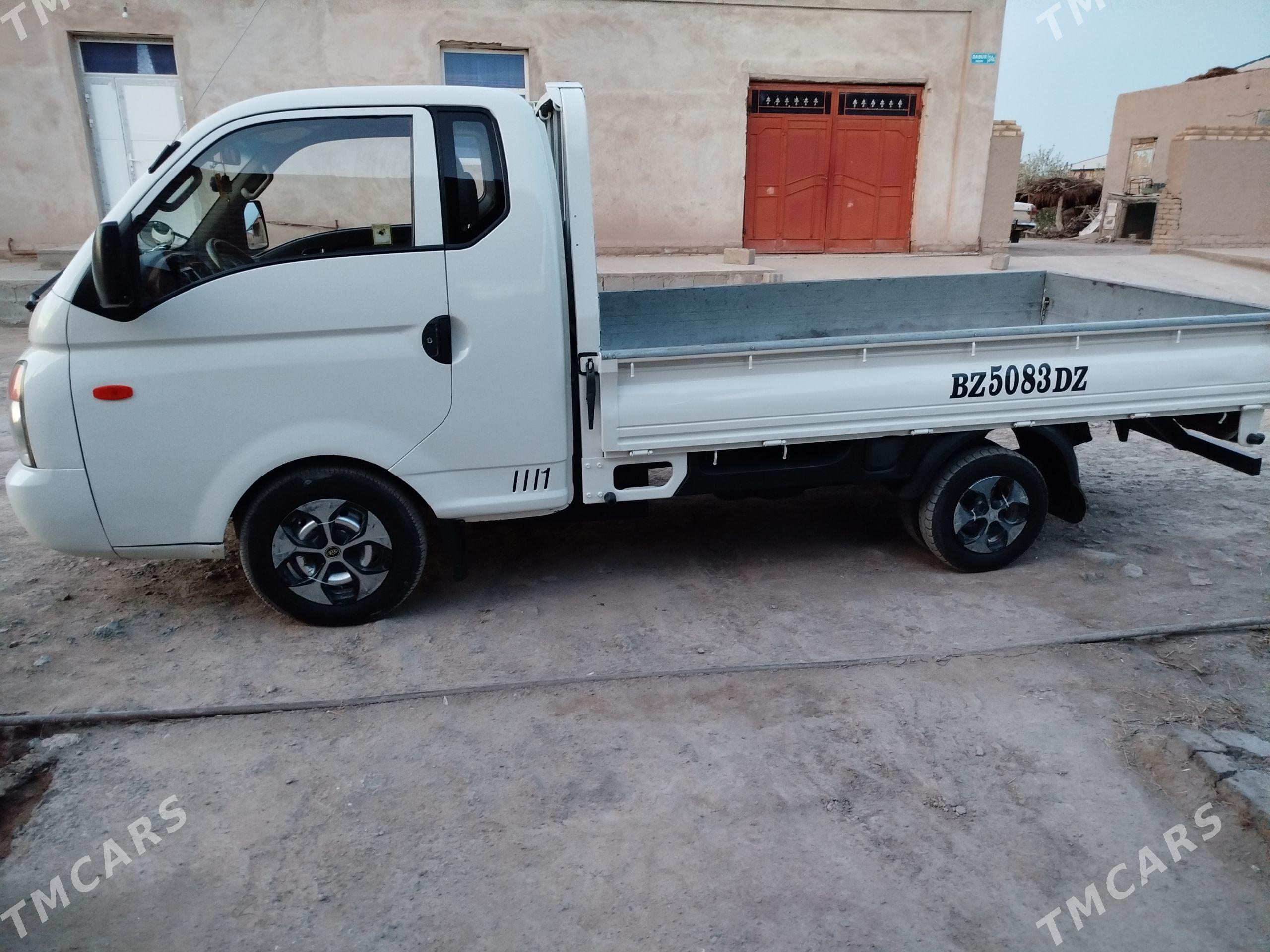 Hyundai H100 2005 - 145 000 TMT - Şabat etr. - img 1