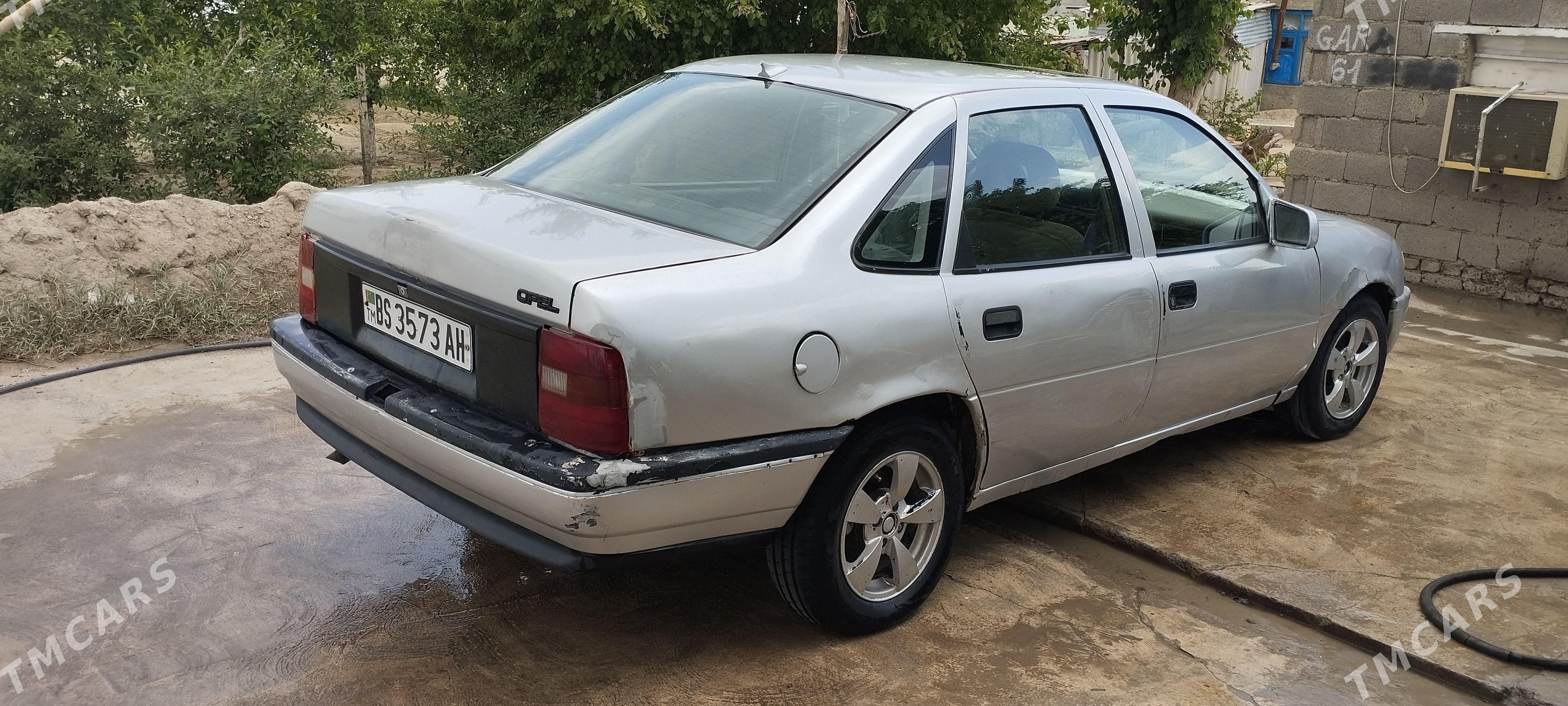 Opel Vectra 1989 - 20 000 TMT - Бахарден - img 1