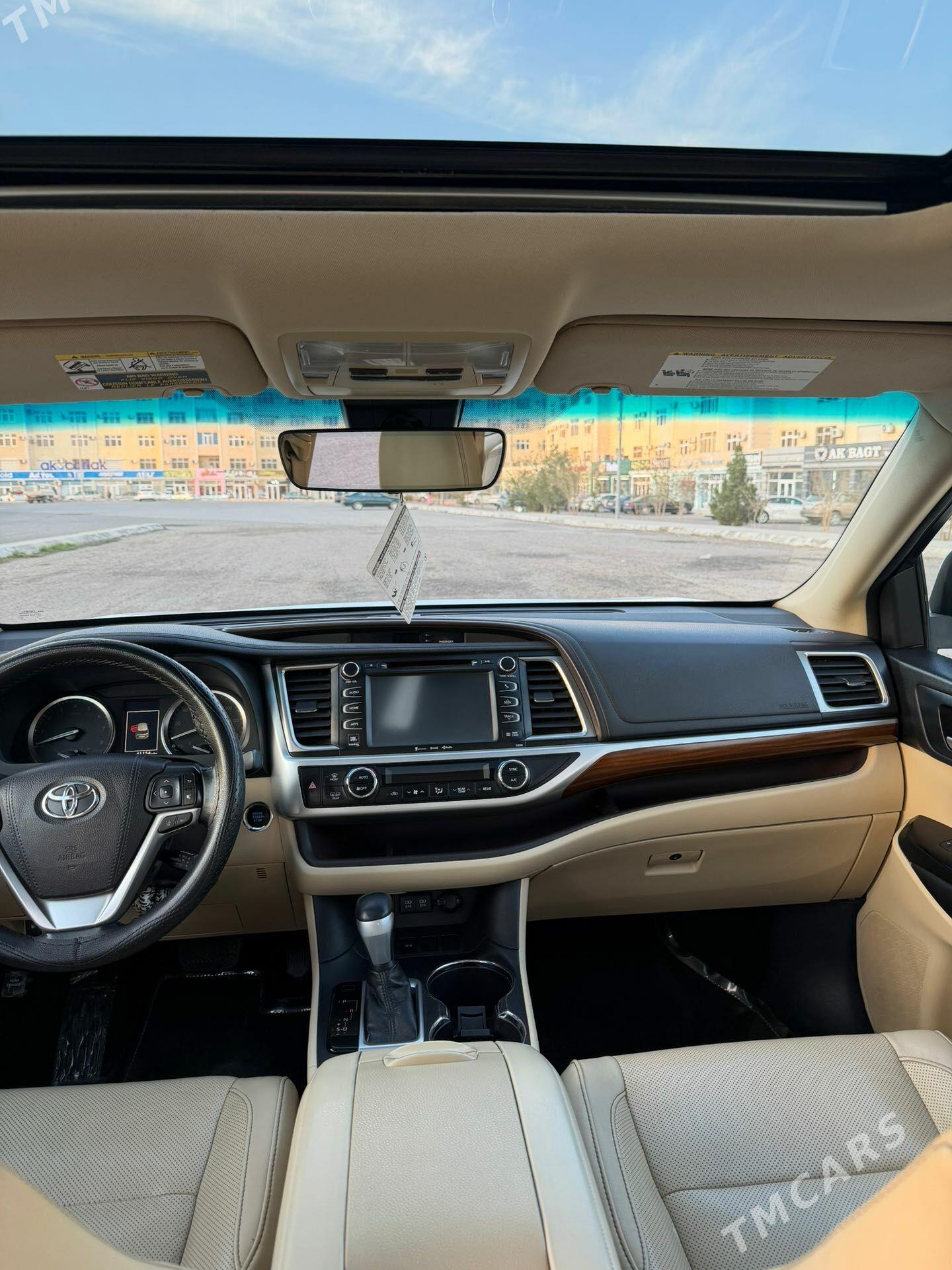 Toyota Highlander 2018 - 530 000 TMT - Мары - img 1