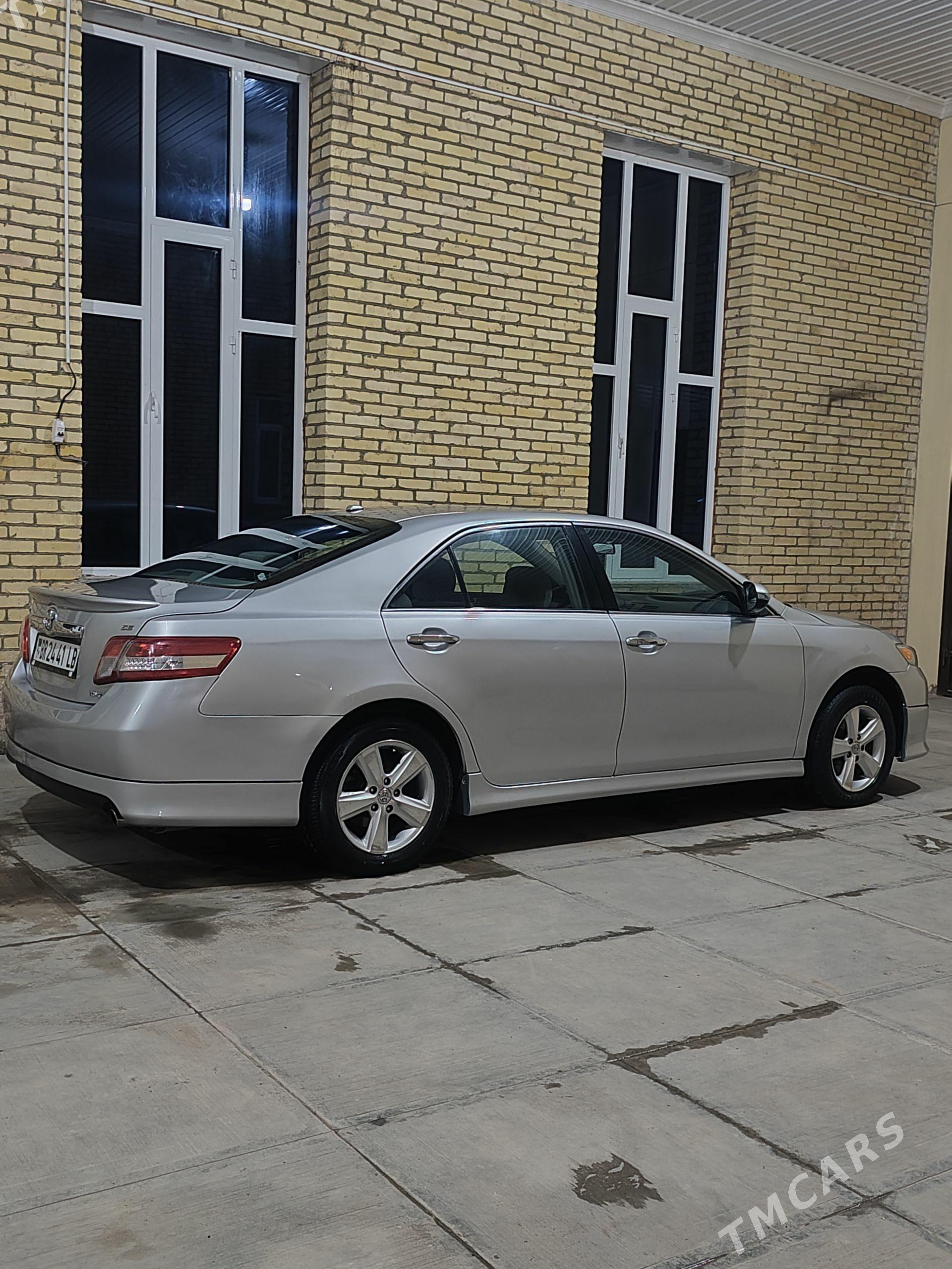 Toyota Camry 2010 - 160 000 TMT - Чарджоу - img 1