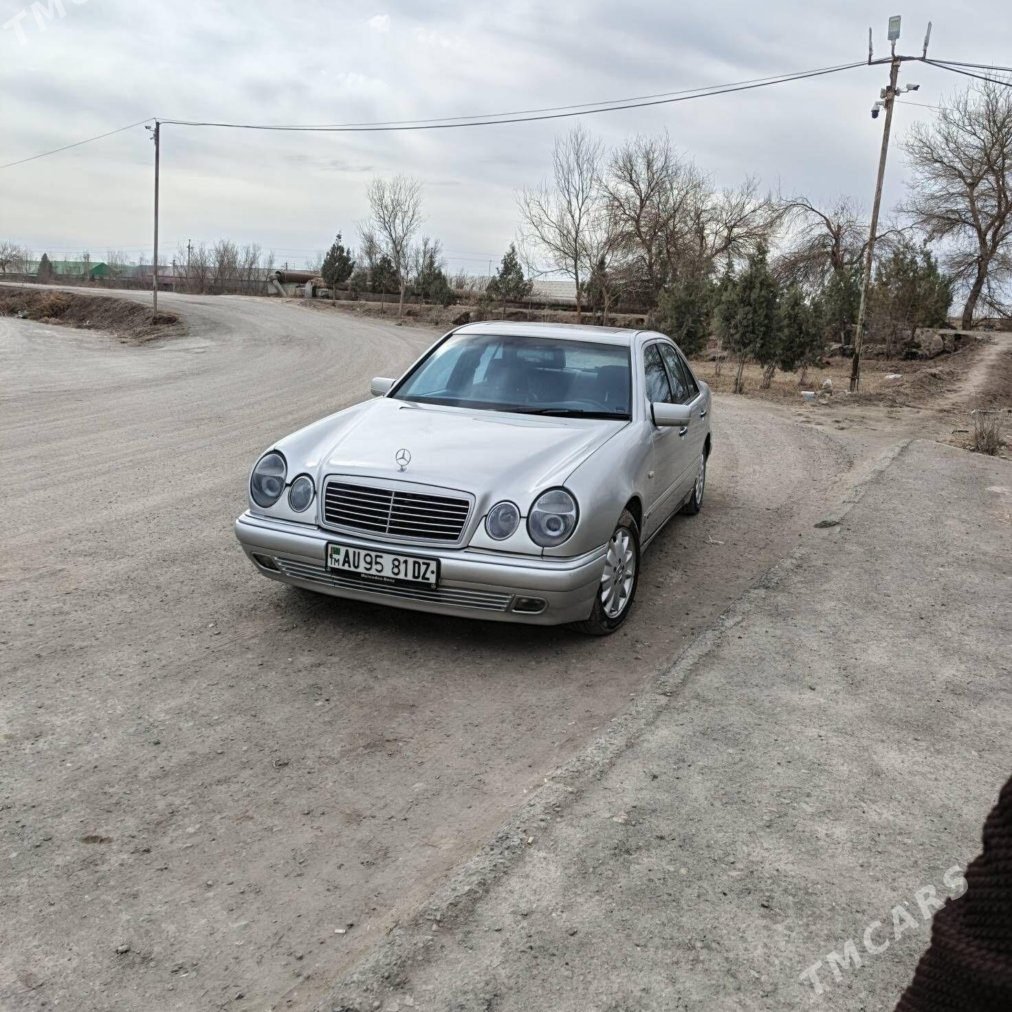 Mercedes-Benz W212 1997 - 90 000 TMT - Дашогуз - img 1