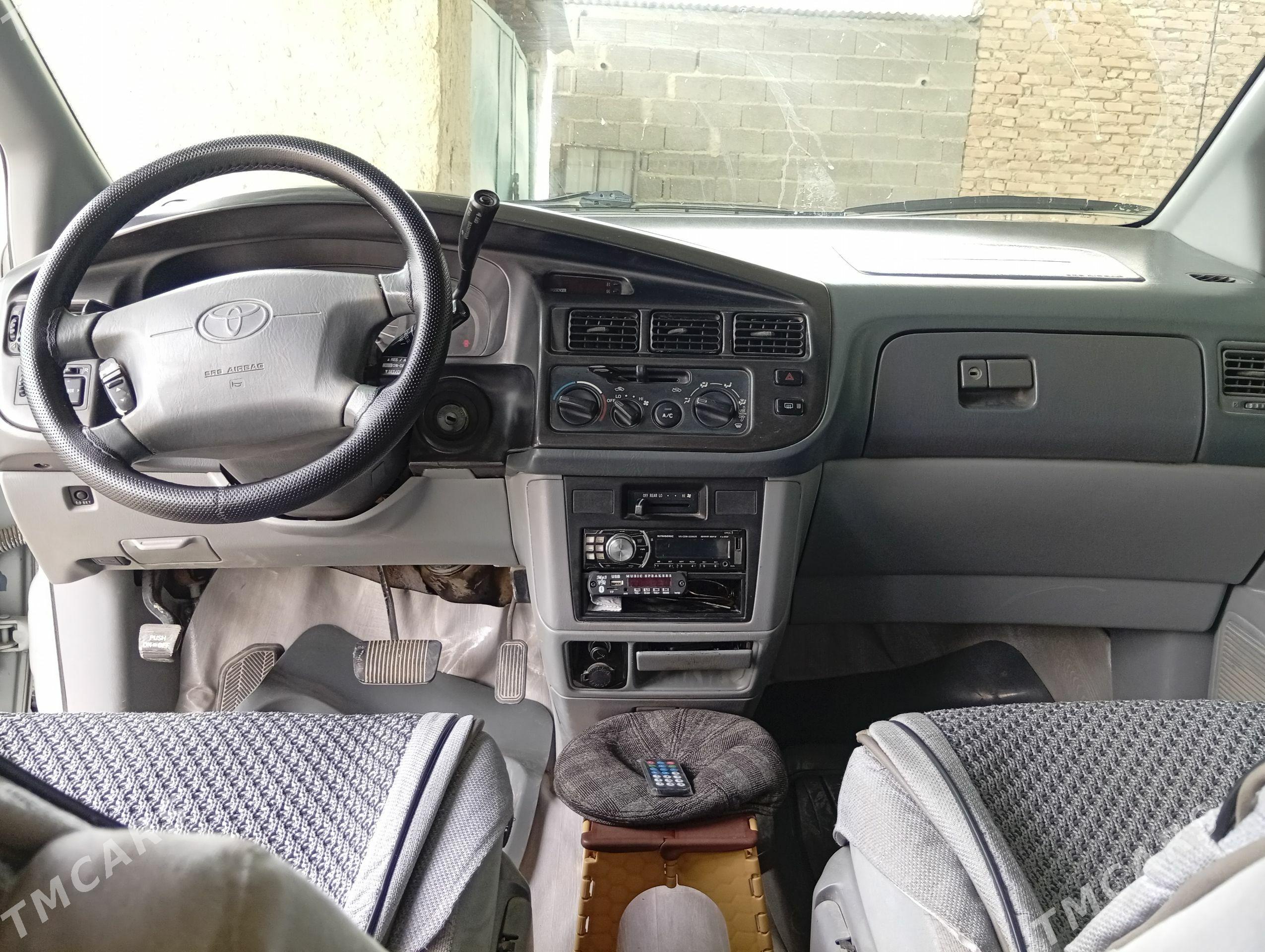 Toyota Sienna 2000 - 190 000 TMT - Bäherden - img 1