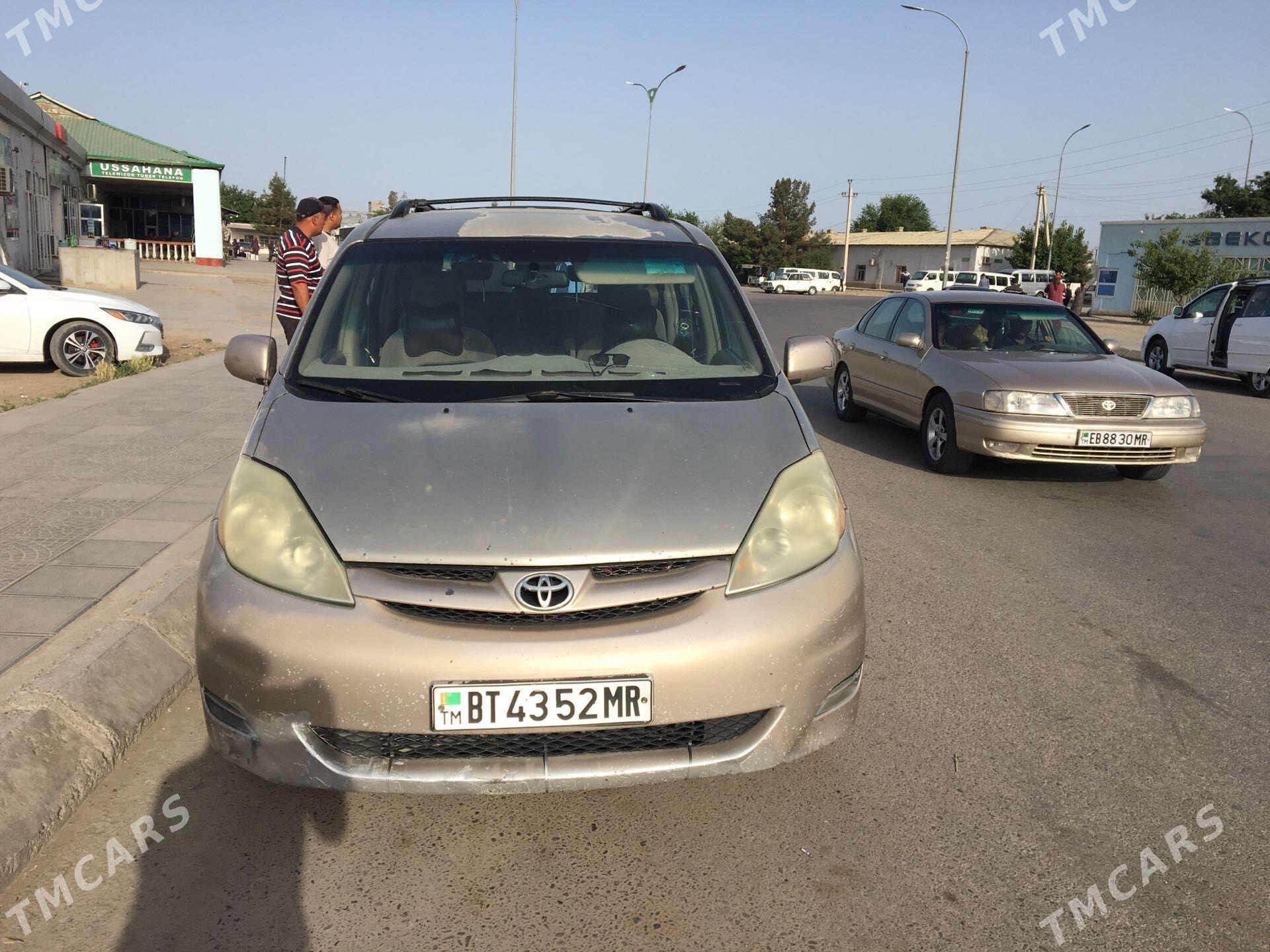 Toyota Sienna 2006 - 210 000 TMT - Baýramaly - img 1