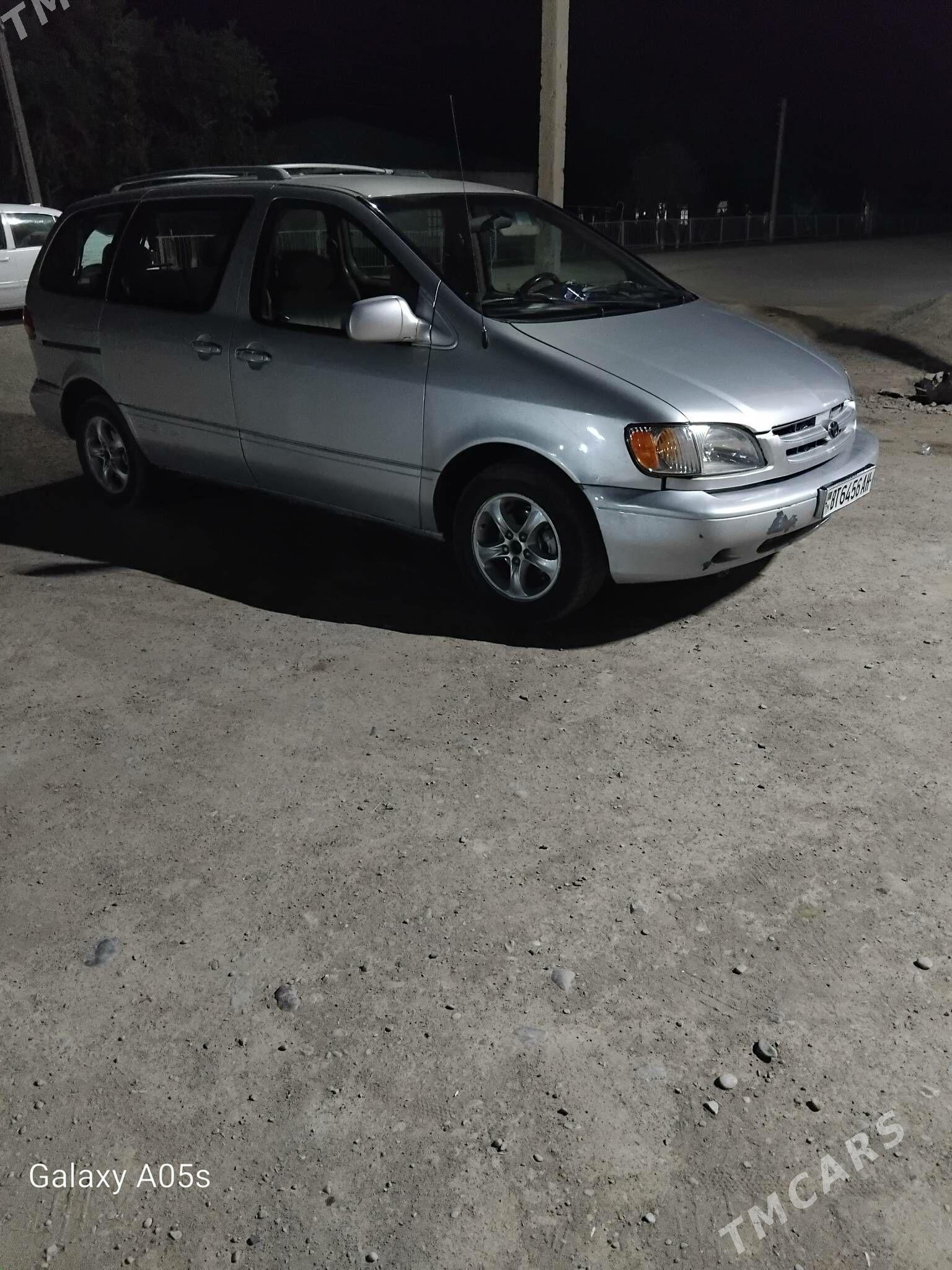 Toyota Sienna 2000 - 150 000 TMT - Sarahs - img 1