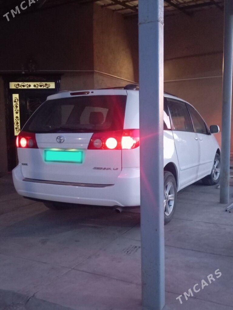 Toyota Sienna 2008 - 250 000 TMT - Кёнеургенч - img 1