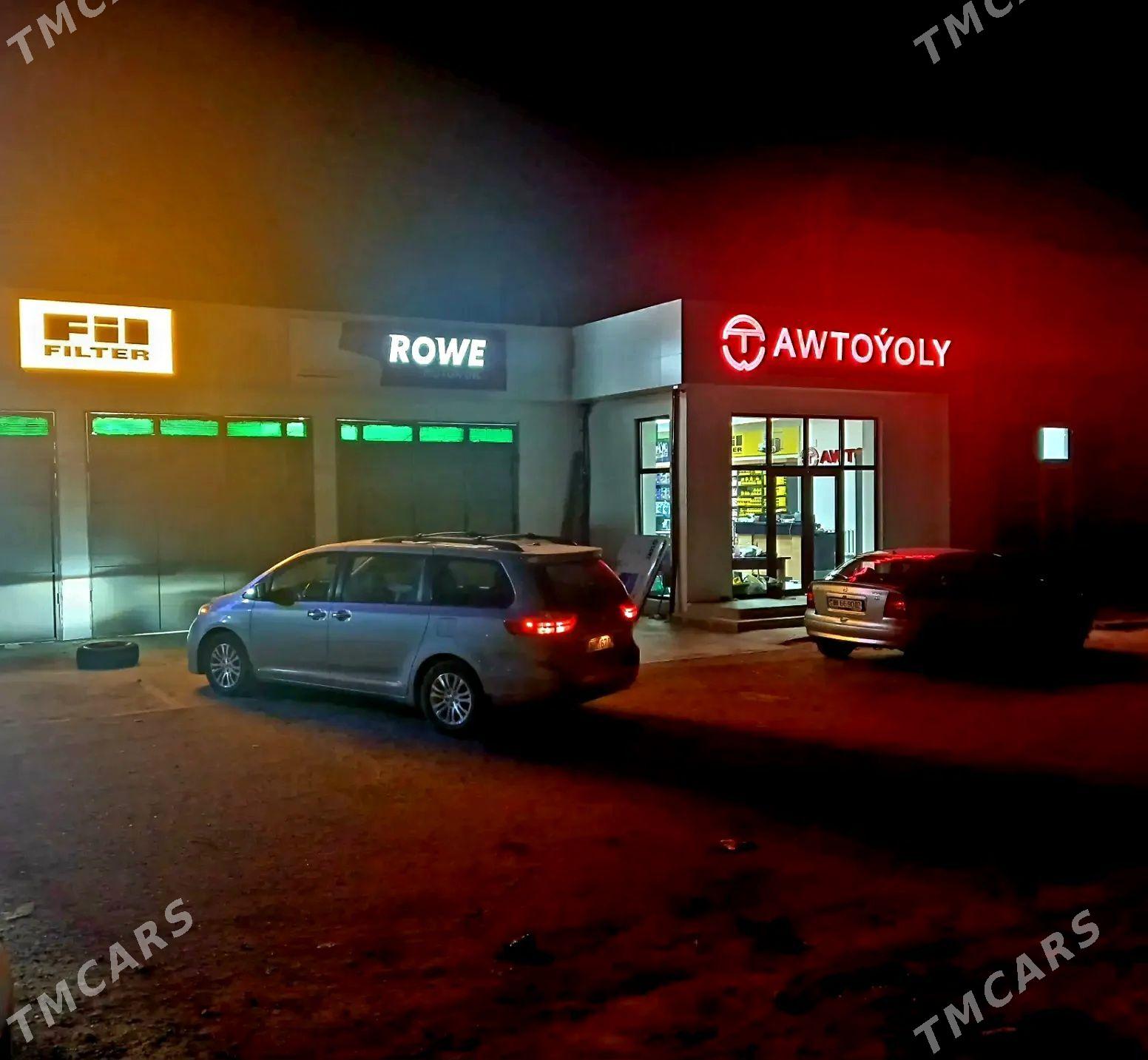 Toyota Sienna 2016 - 440 000 TMT - Дашогуз - img 1