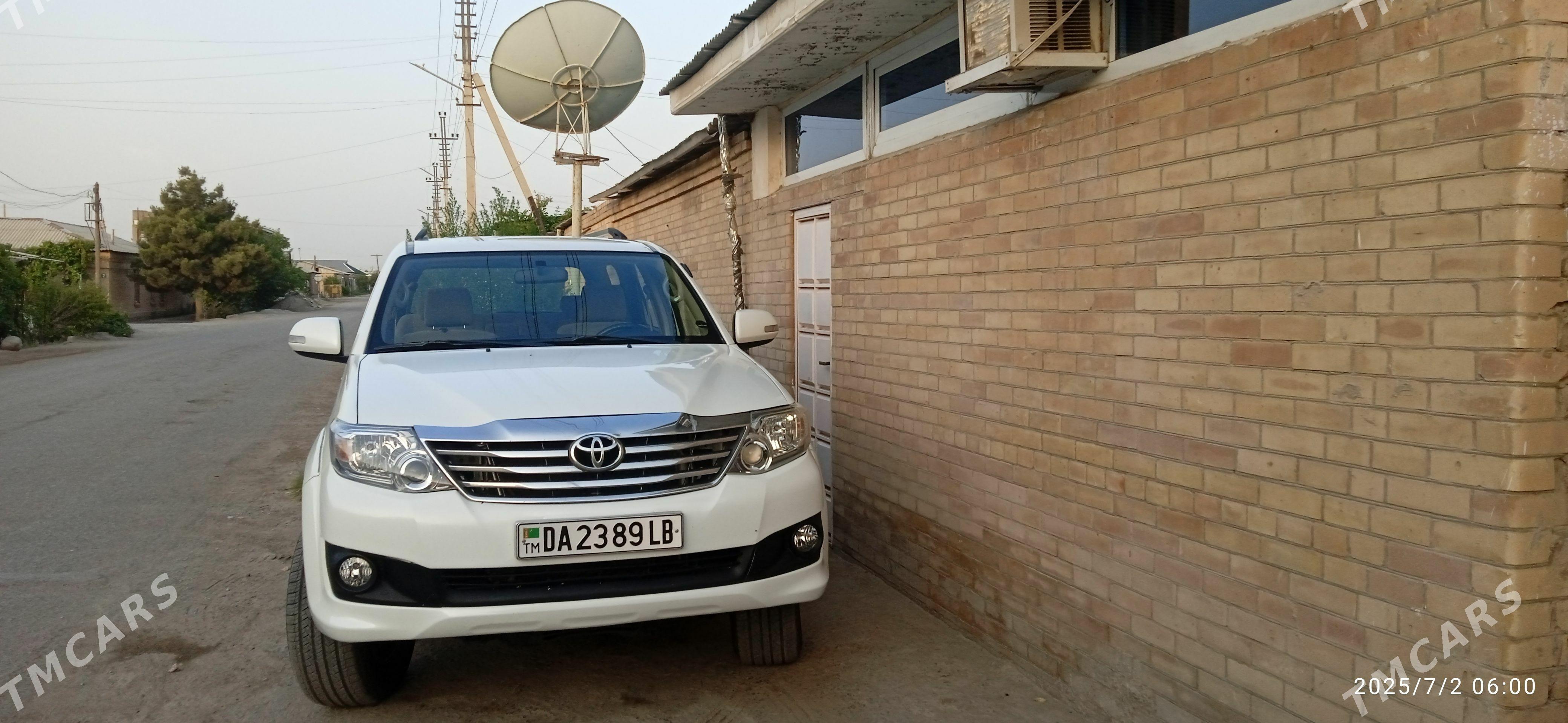 Toyota Fortuner 2014 - 400 000 TMT - Фарап - img 1