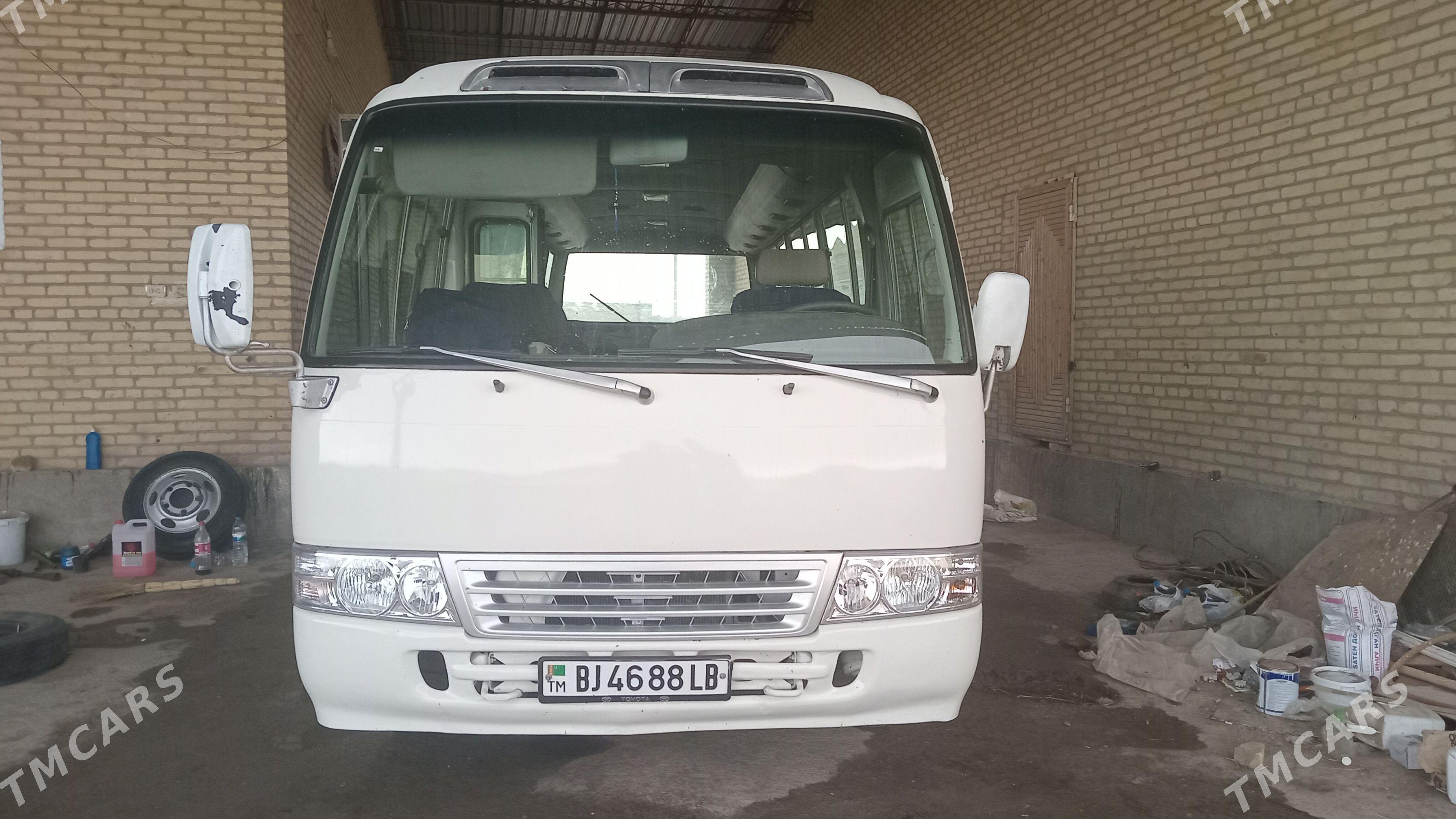 Toyota Coaster 2002 - 300 000 TMT - Çärjew - img 1