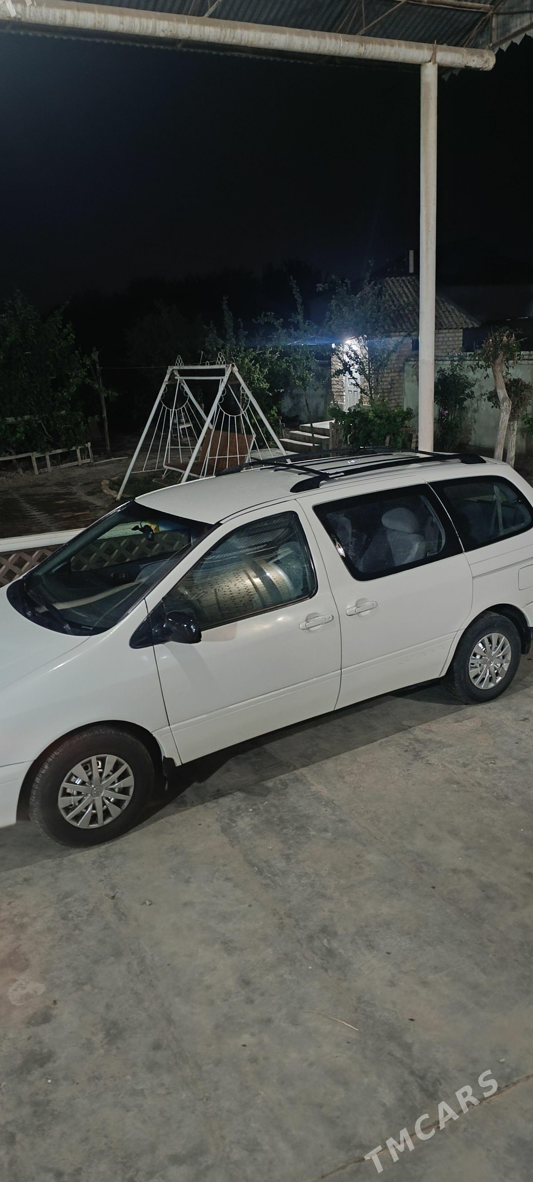 Toyota Sienna 2001 - 180 000 TMT - Mary - img 1
