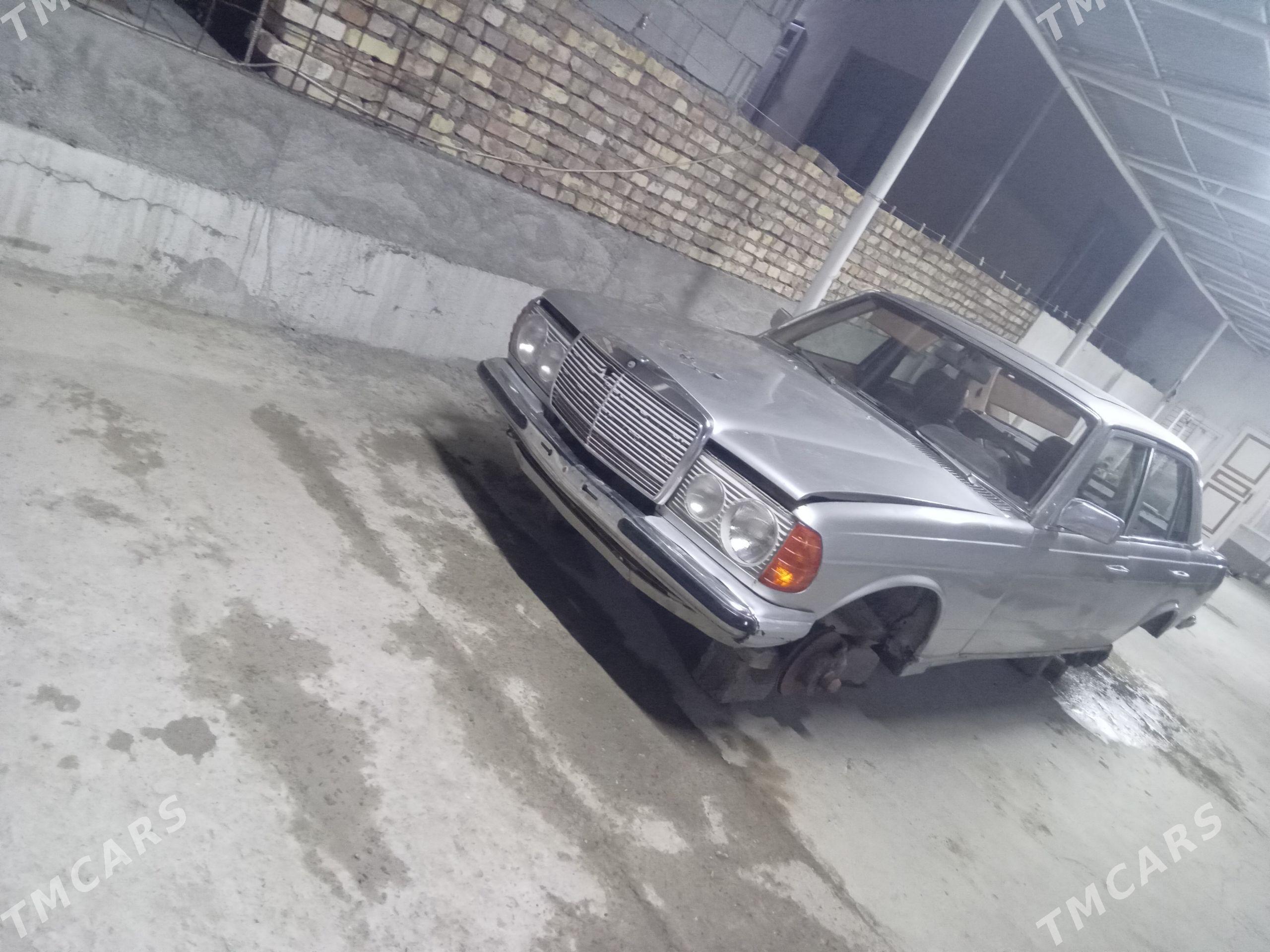 Mercedes-Benz 230E 1982 - 12 000 TMT - Gökdepe - img 1