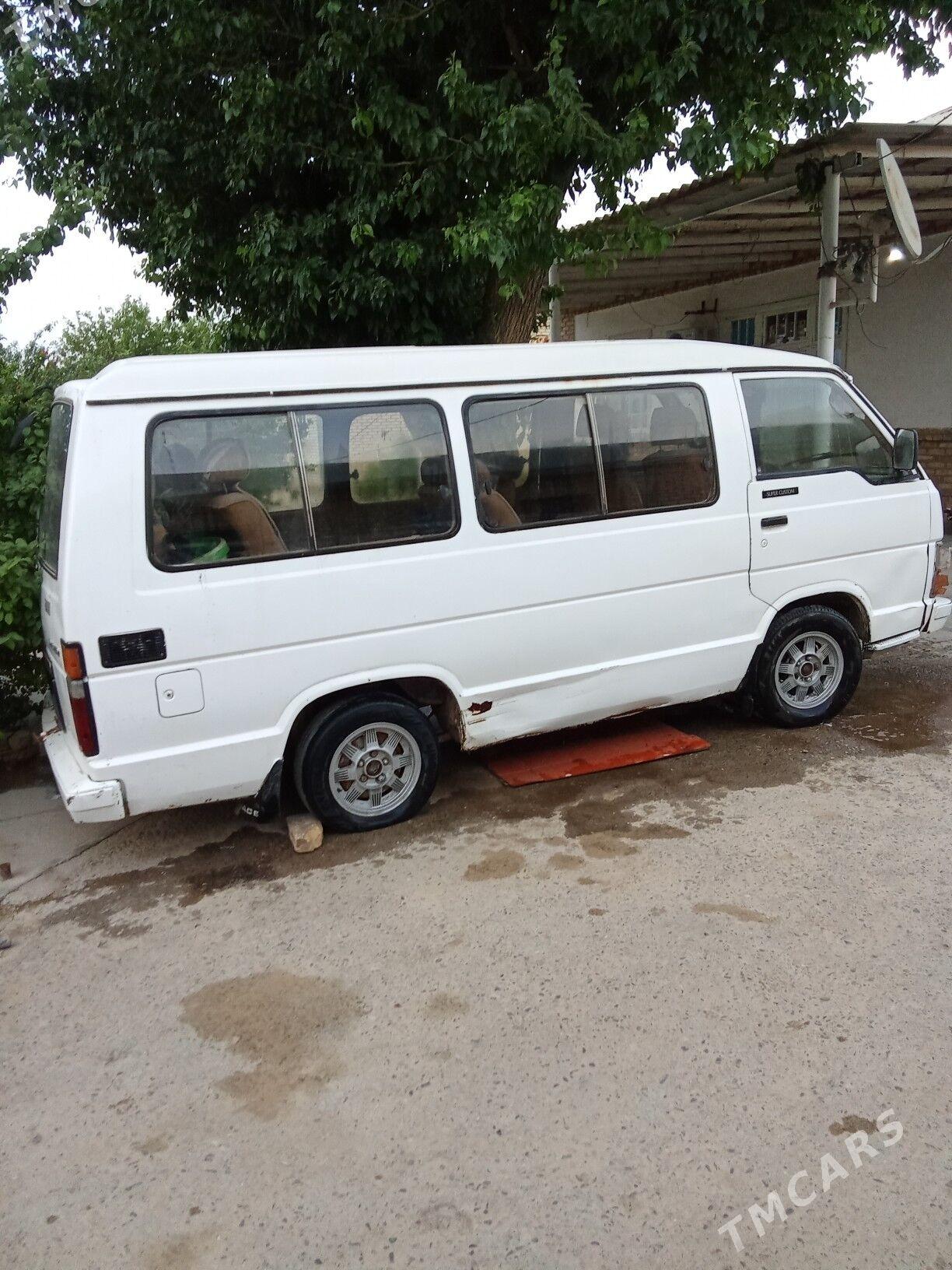 Toyota Hiace 1988 - 30 000 TMT - Mary - img 1