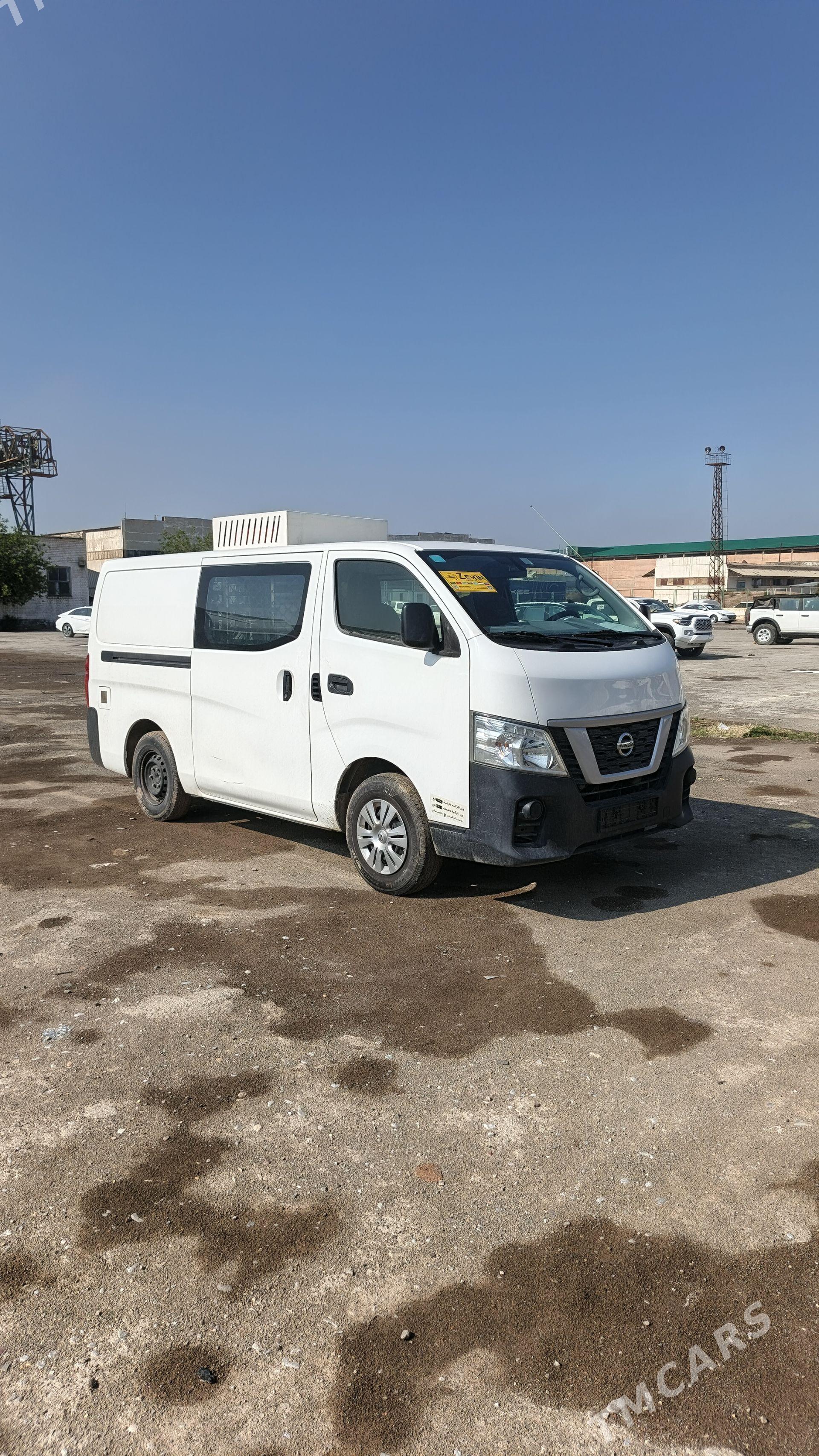 Nissan Urvan 2022 - 400 000 TMT - Мары - img 1