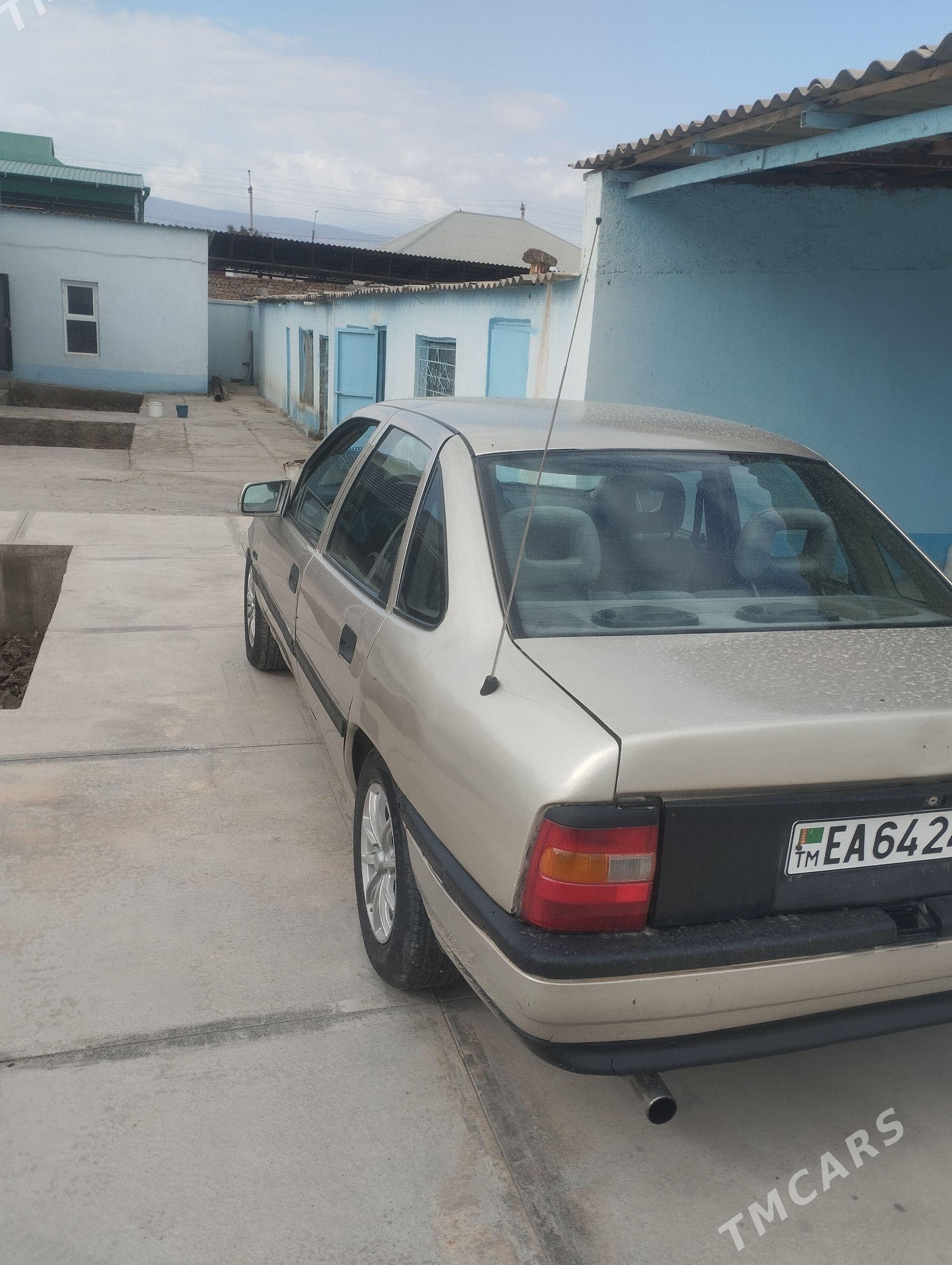 Opel Vectra 1992 - 31 000 TMT - Bäherden - img 1