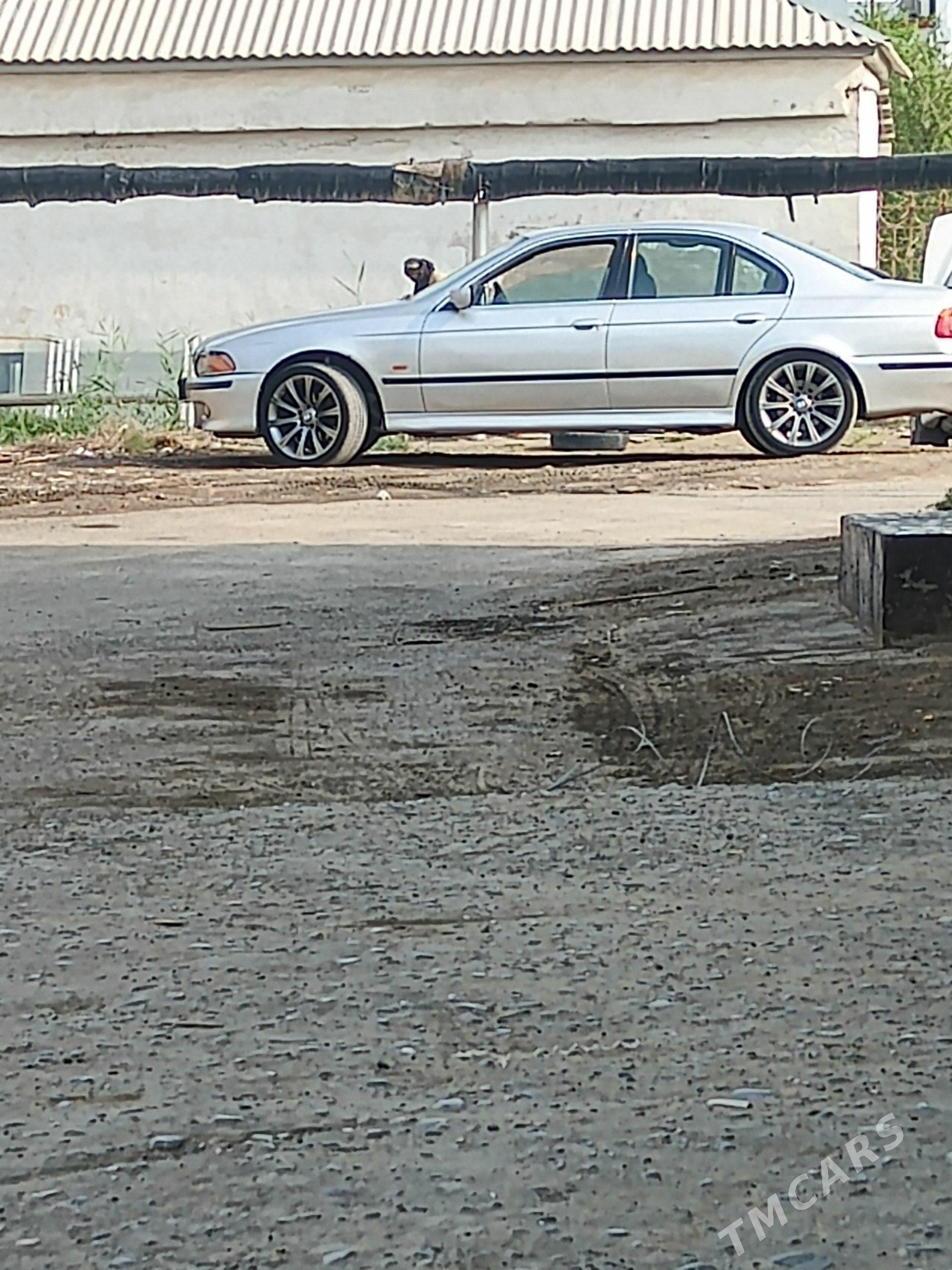 BMW 528 1999 - 110 000 TMT - Mary - img 1