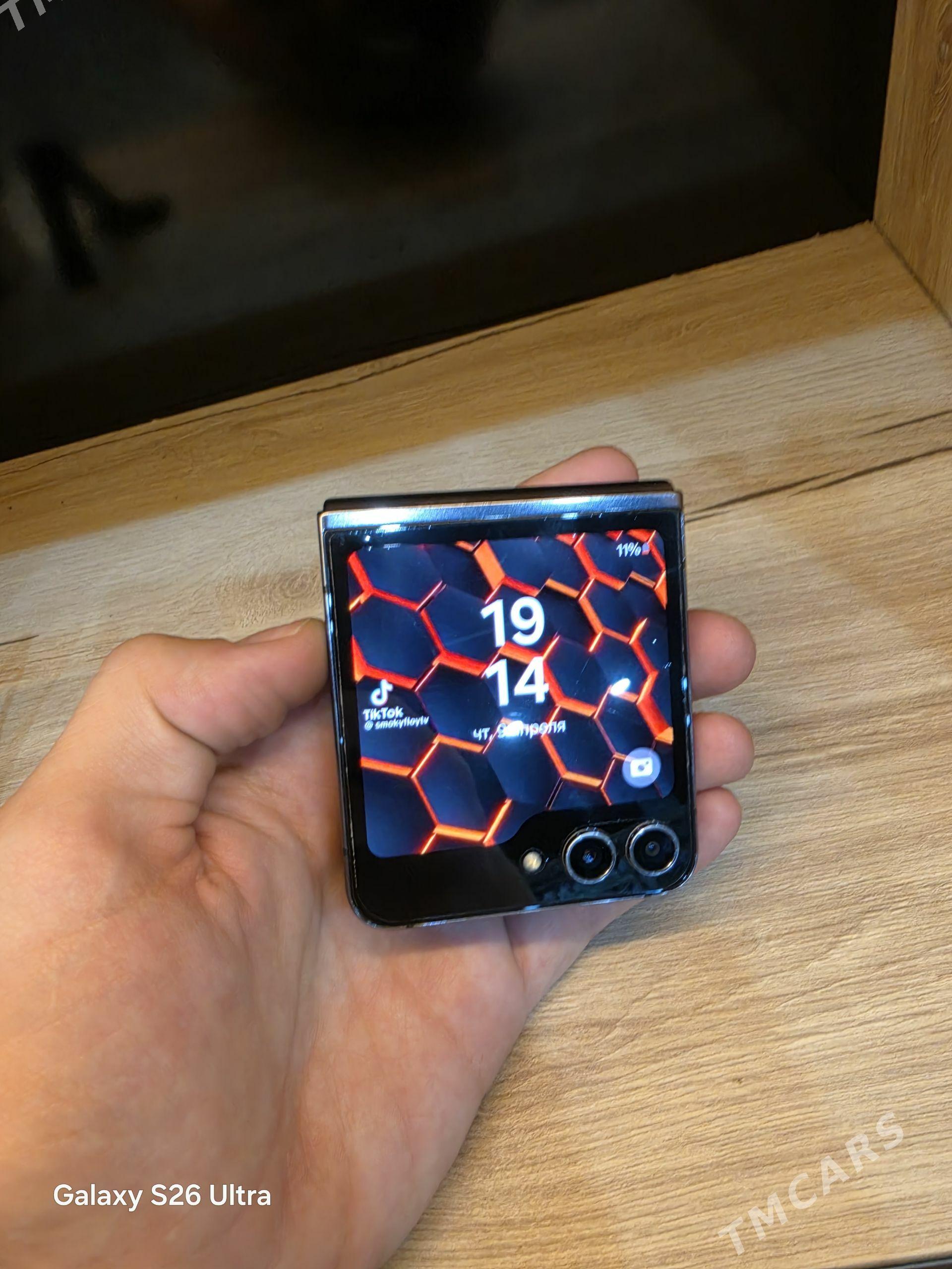 Samsung Z Flip4 12/512 - Дашогуз - img 1