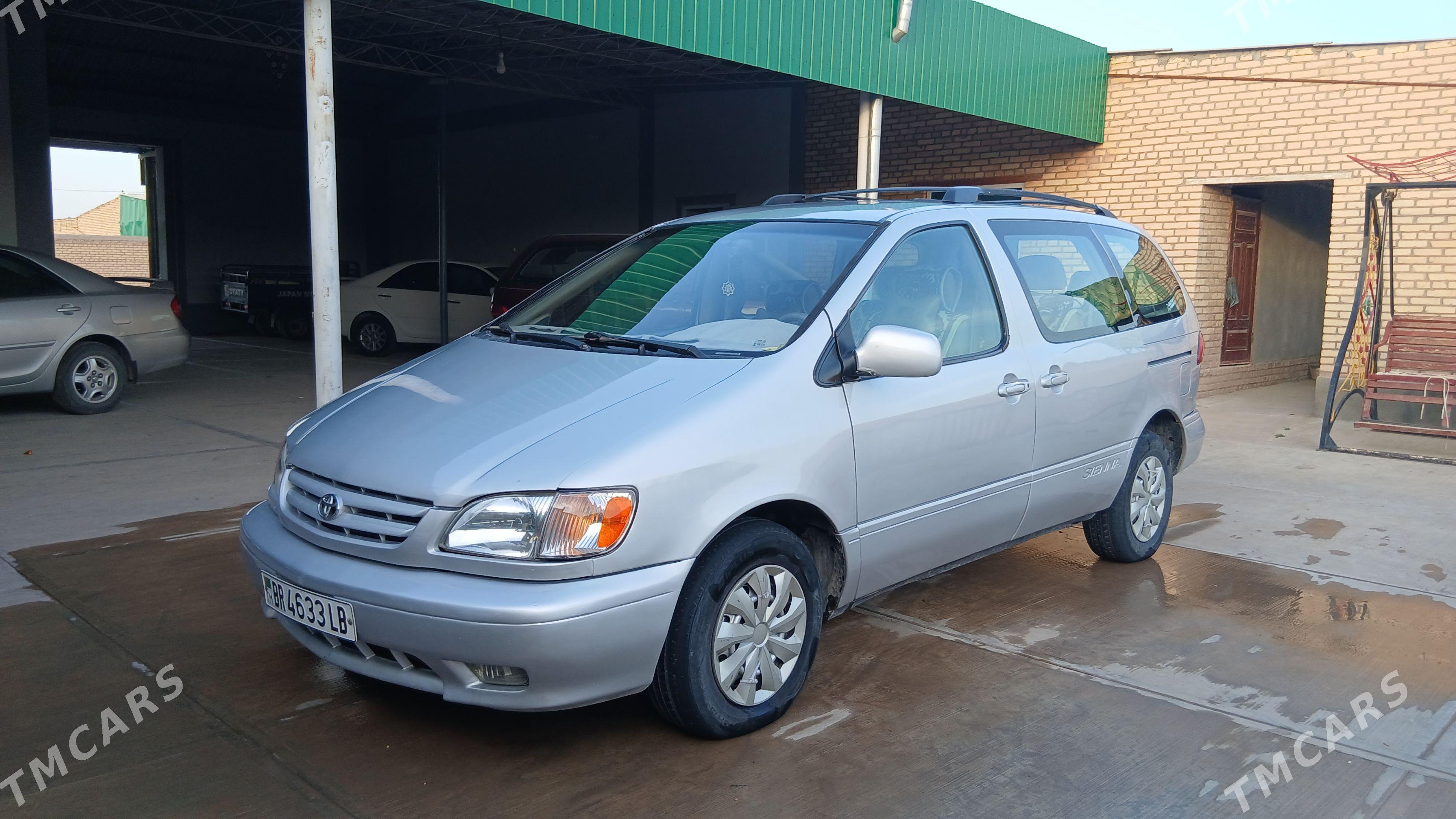 Toyota Sienna 2001 - 165 000 TMT - Халач - img 1