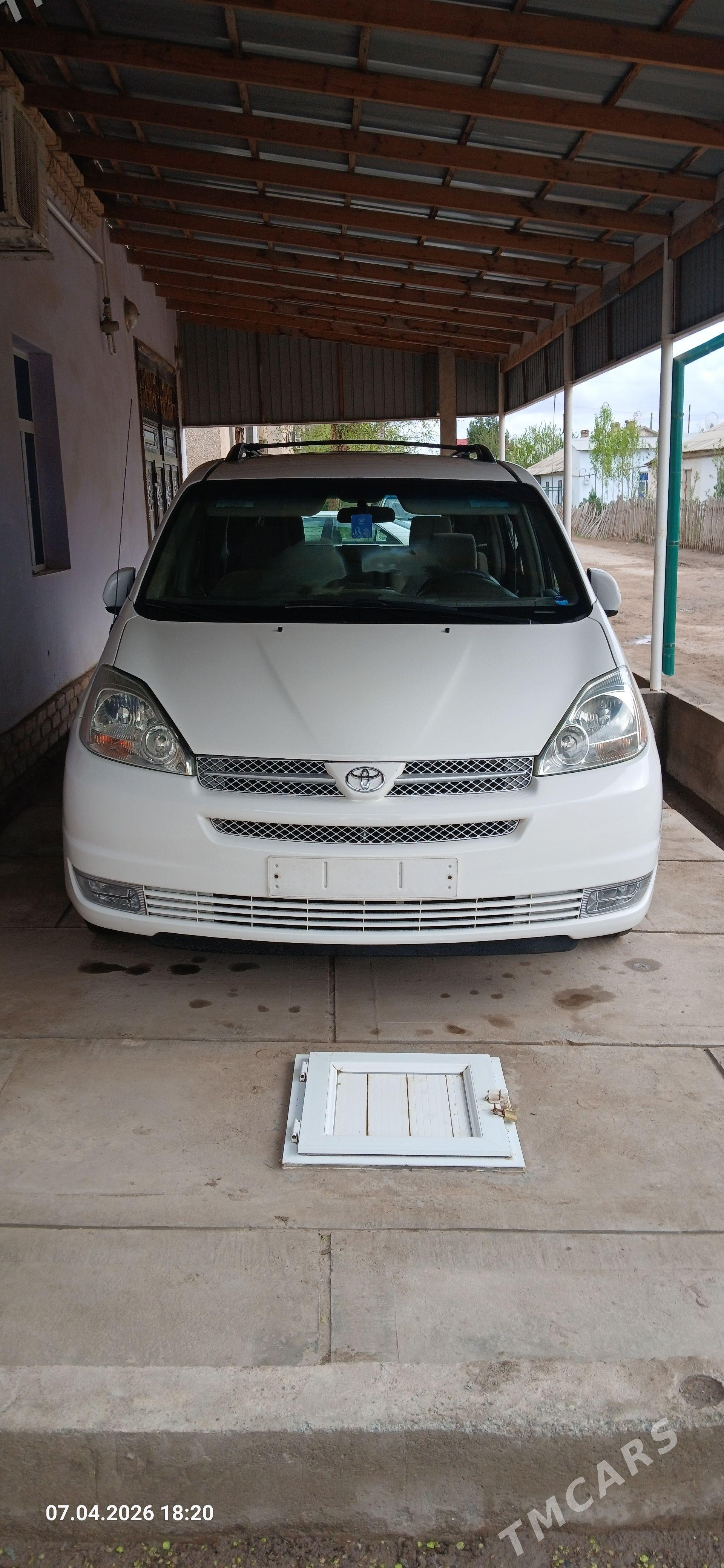 Toyota Sienna 2005 - 280 000 TMT - Köneürgenç - img 1
